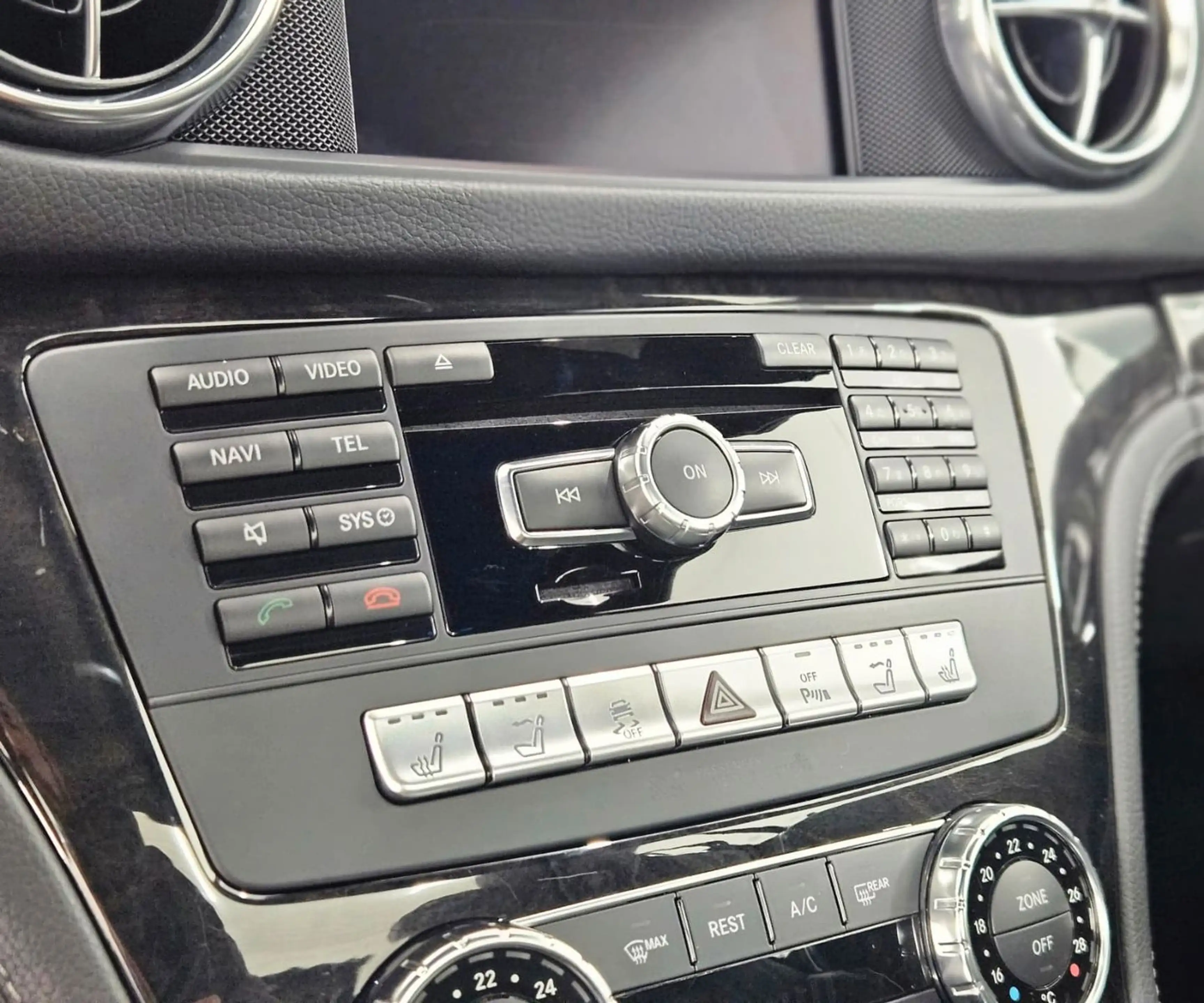 Mercedes-Benz SL 500 SL Roadster 500 AMG *ACC*PDC*KAM*PANO*SHZ*NAV — photo 10