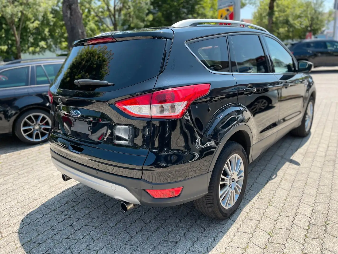 Ford Kuga Titanium Schwarz - 2