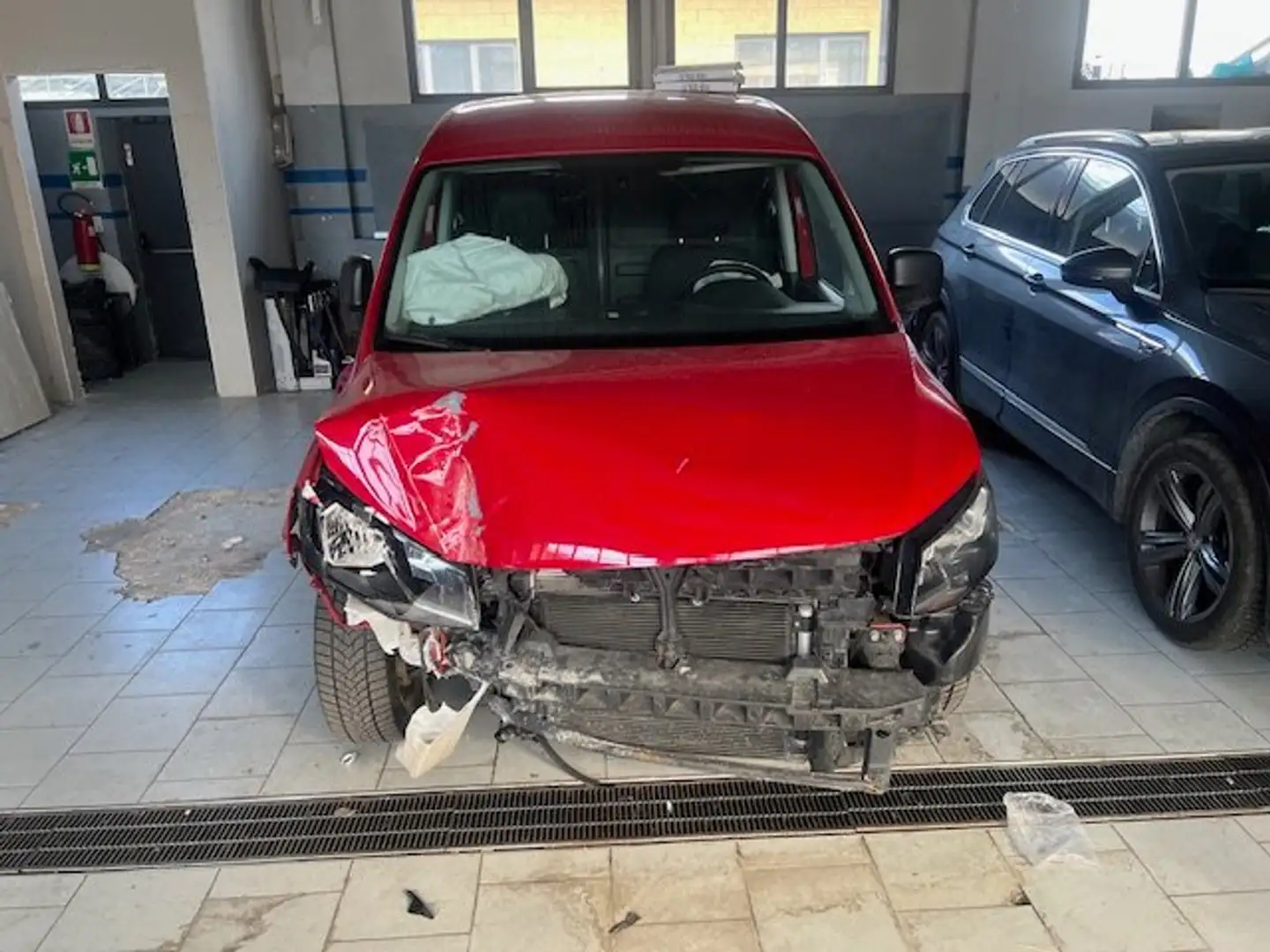 Volkswagen Caddy furgone 4 motion incidentato Rosso - 1