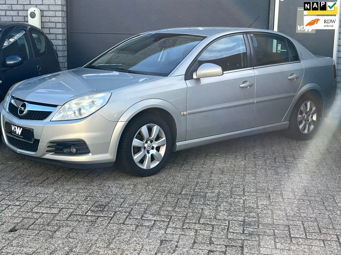 Opel Vectra 1.8-16V Cosmo airco APK 1-2-2026 Grijs - 1