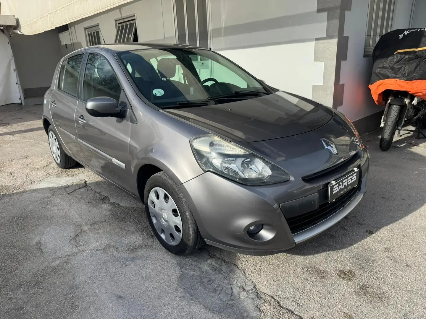Renault Clio Renault Clio 1.2 16V 5 porte Live! Grau - 1