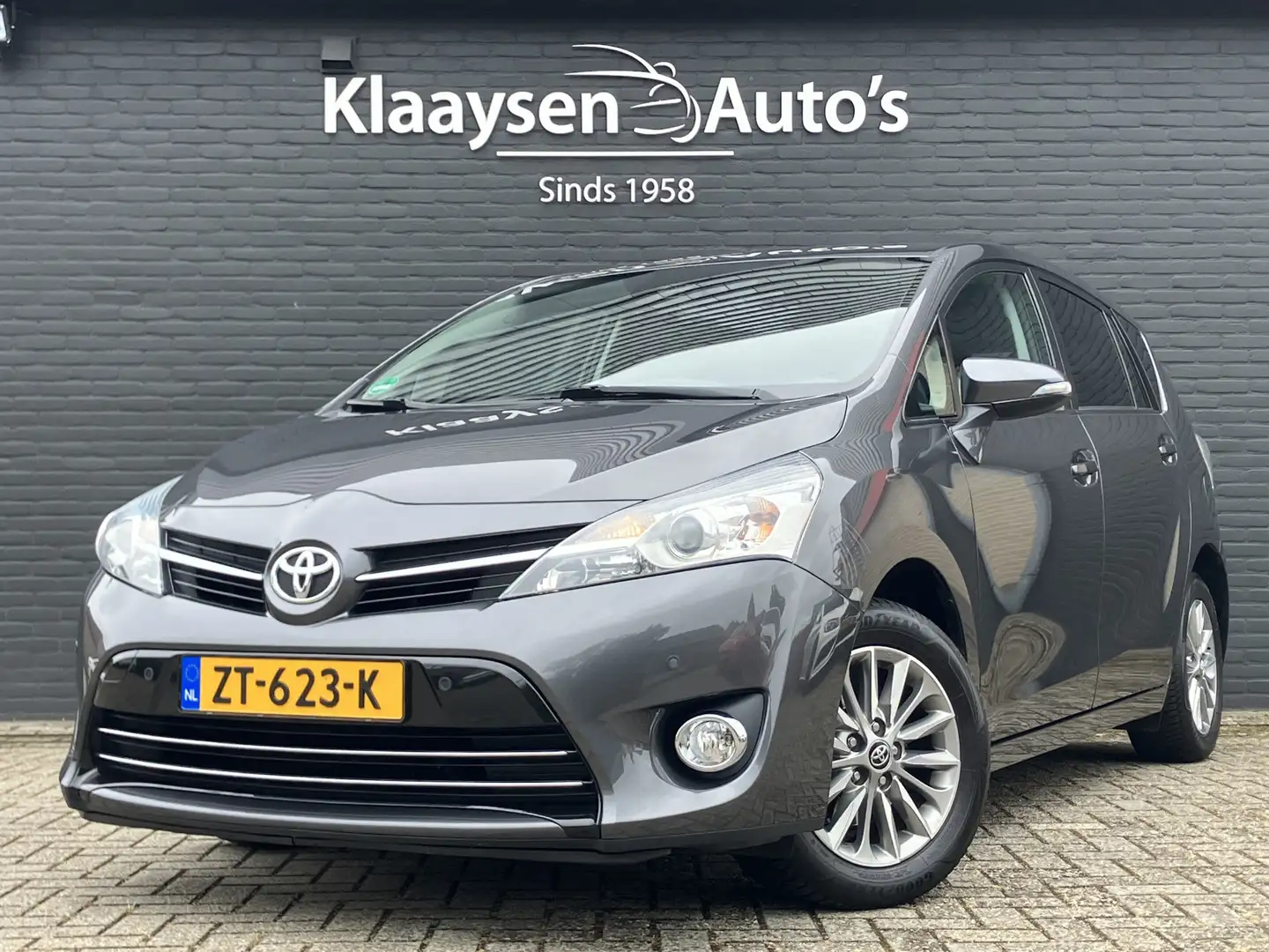 Toyota Verso 1.8 VVT-i 147 pk Dynamic AUT. | parkeersensor | tr Grijs - 1