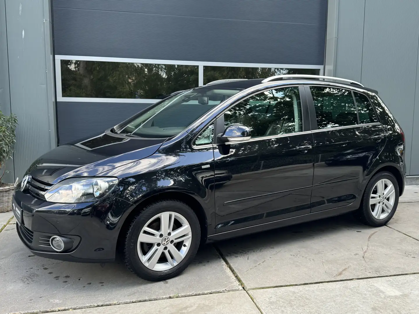 Volkswagen Golf Plus 1.4 TSI 125pk DSG Match Highline Navigatie Stoelve Zwart - 2