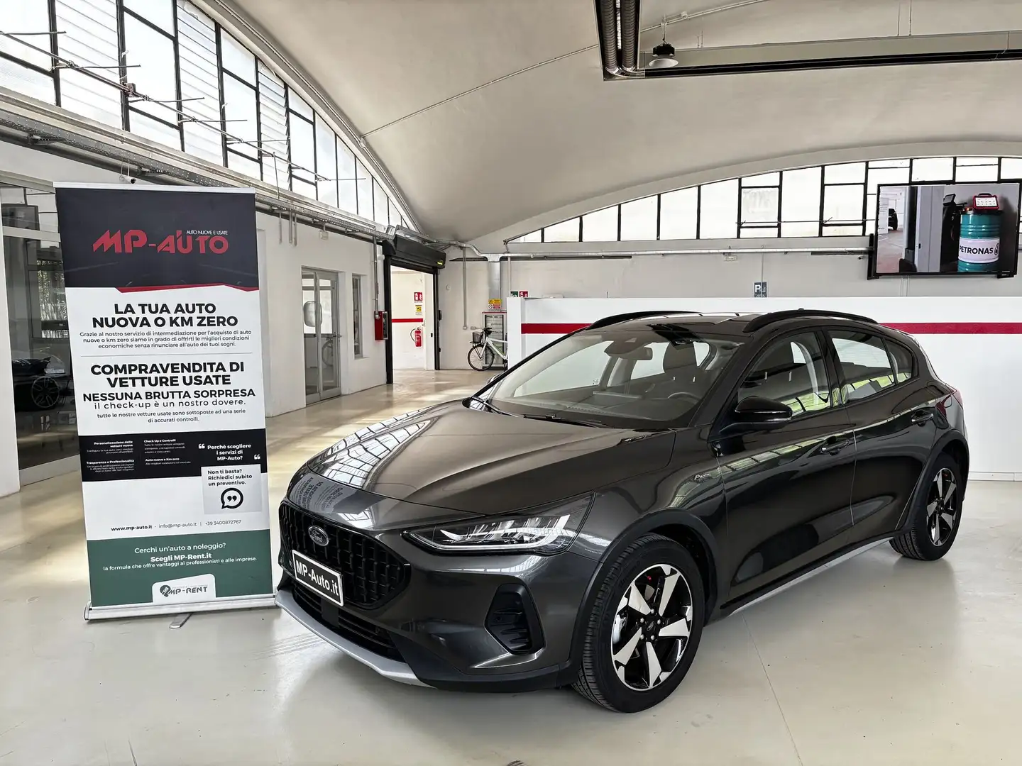 Ford Focus 1.0 EcoBoost Hybrid 125 CV 5p. tua a 330,00 Grau - 1