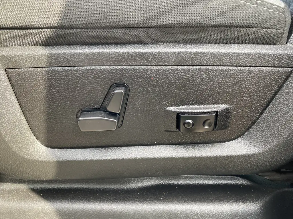 2024 RAM 3500 Big Horn | Push Start | Rear Cam | Cruise Control — photo 8