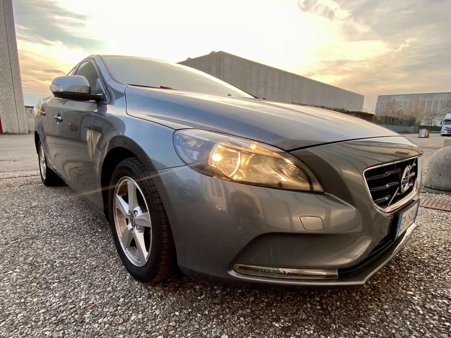 Volvo V40 V40 1.6 d2 Momentum Grigio - 1