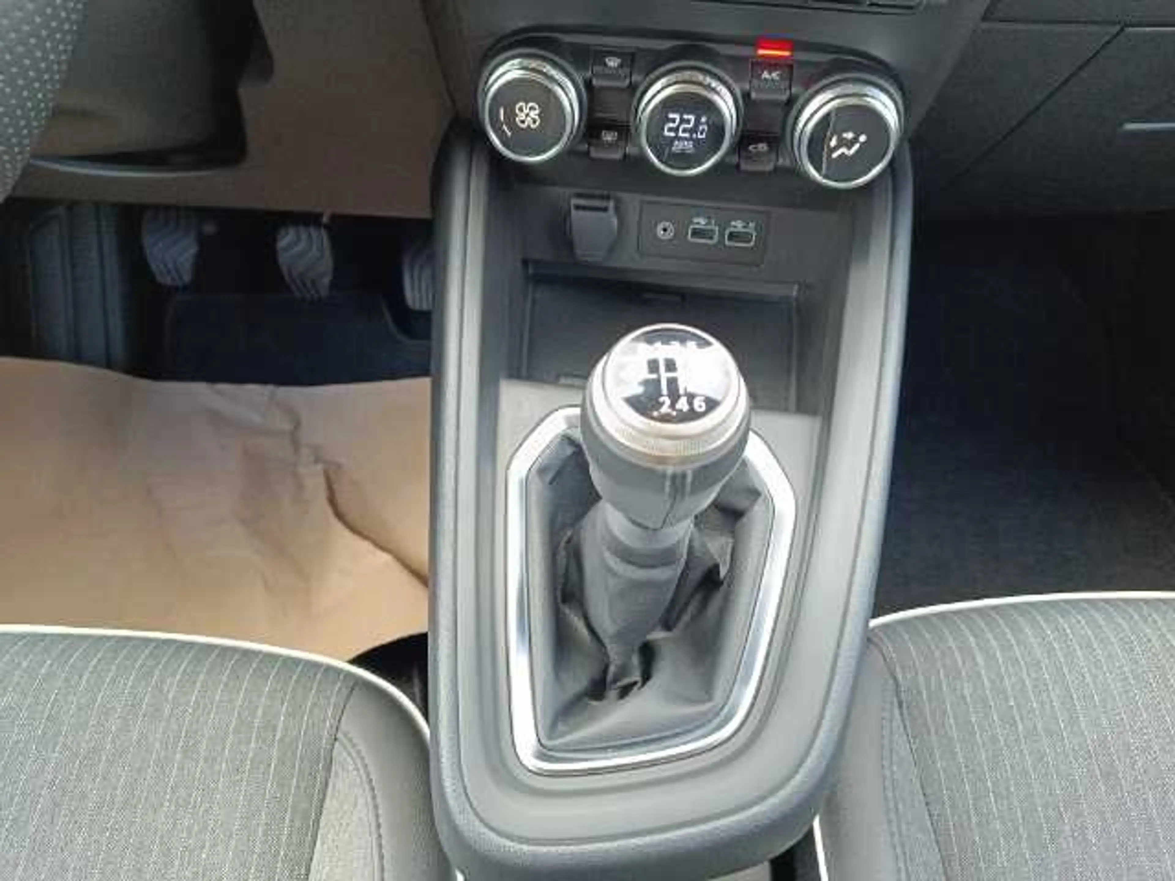 Mitsubishi Colt Select 1.0 T-Benziner 6-Gang — photo 15