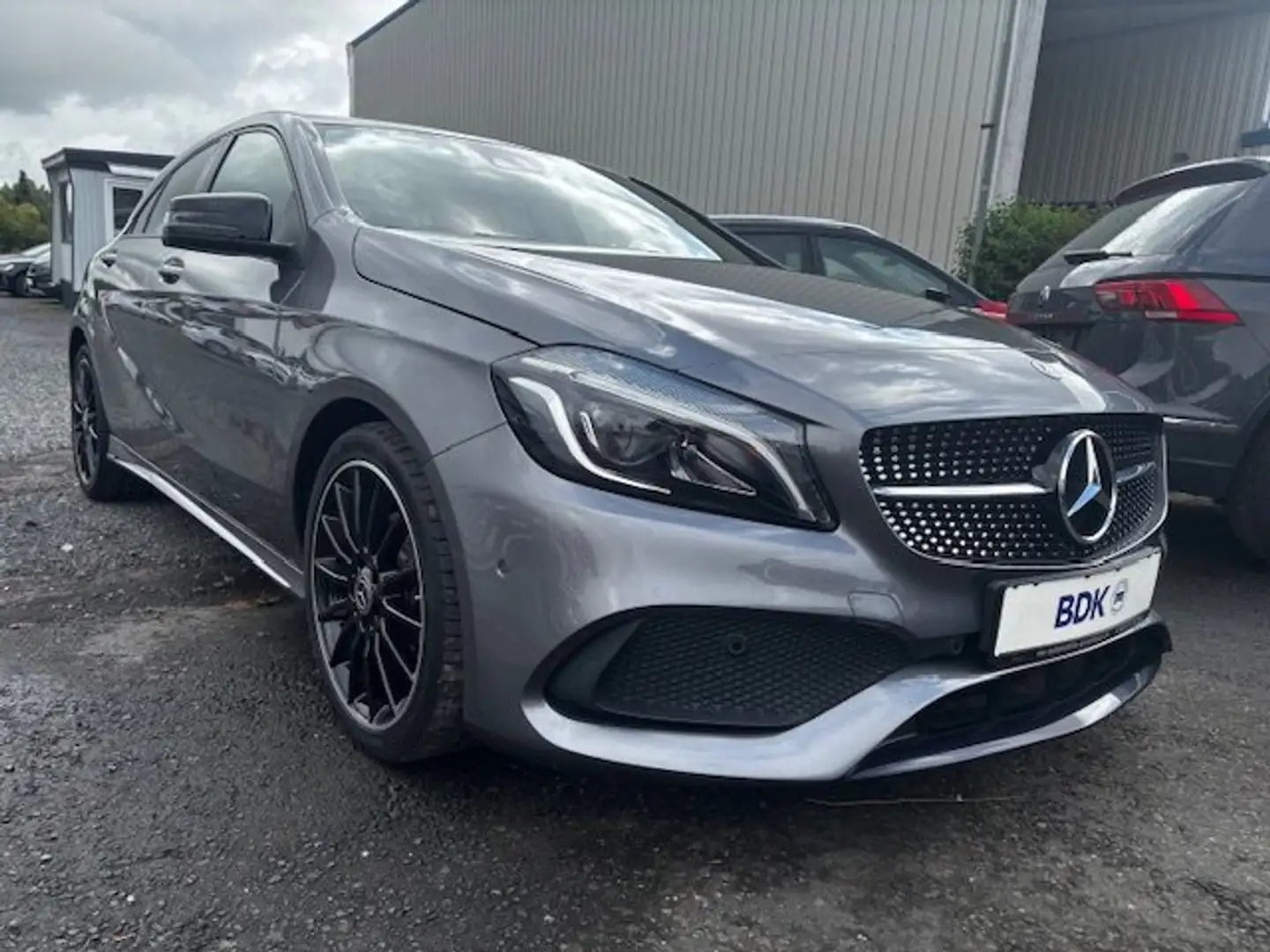 Mercedes-Benz A 200 A 200 BlueEfficiency Aut. AMG - Top-Ausstattung! Grau - 1