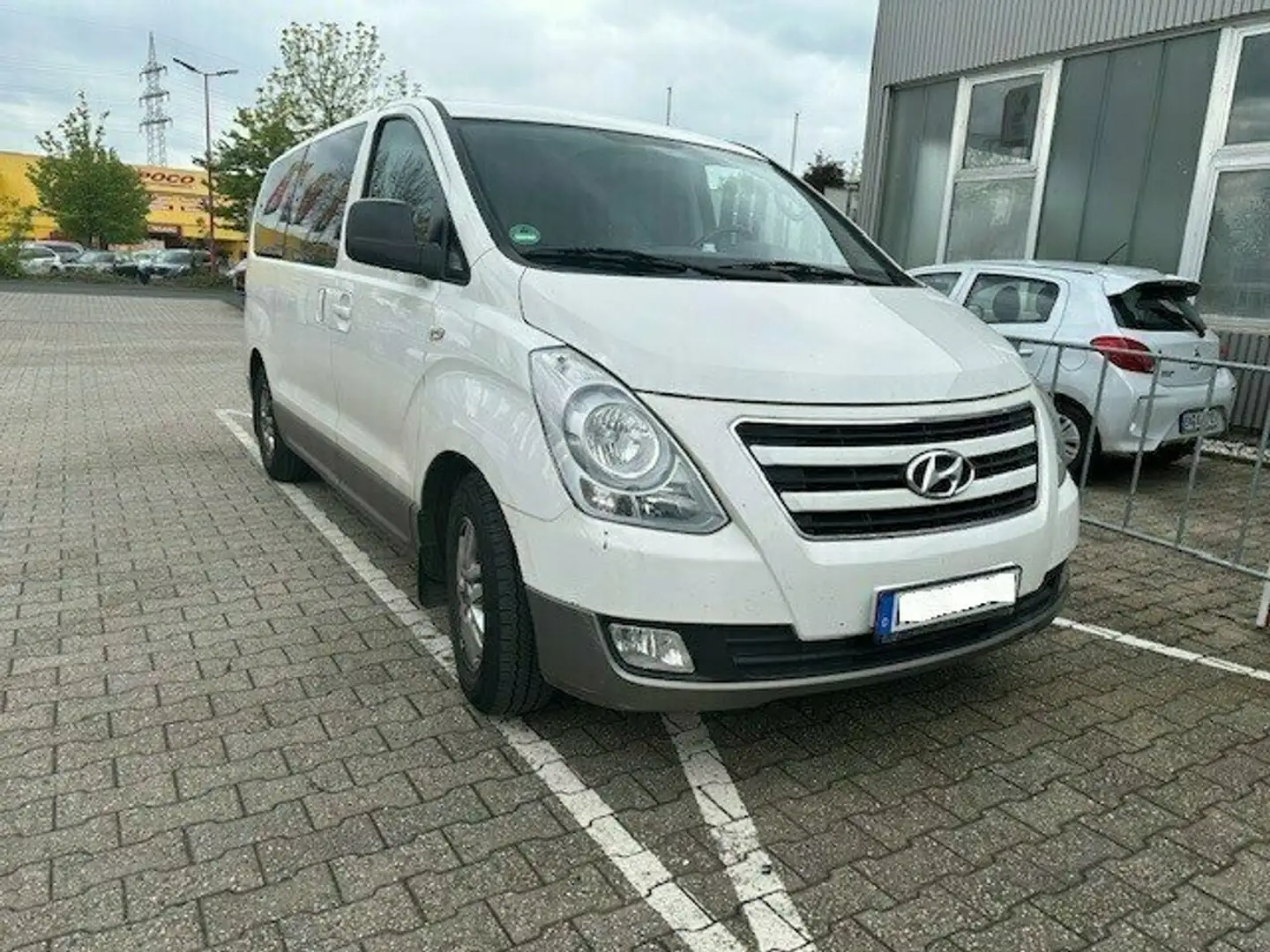 Hyundai H-1 Travel 2,5 Automatik WENIG KM! Weiß - 2