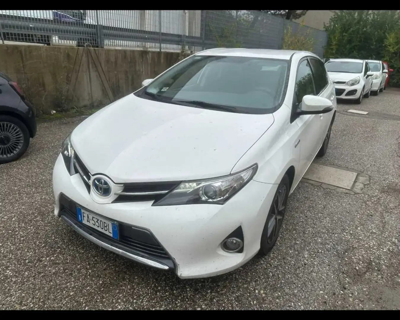 Toyota Auris 1.8 Hybrid Lounge Biały - 1