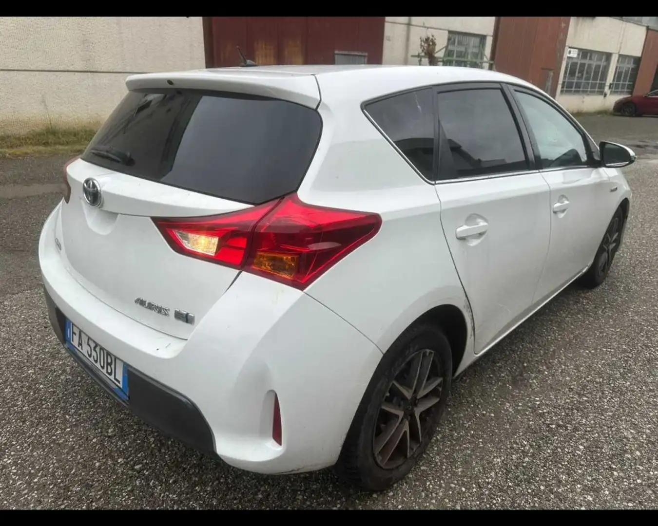 Toyota Auris 1.8 Hybrid Lounge Biały - 2