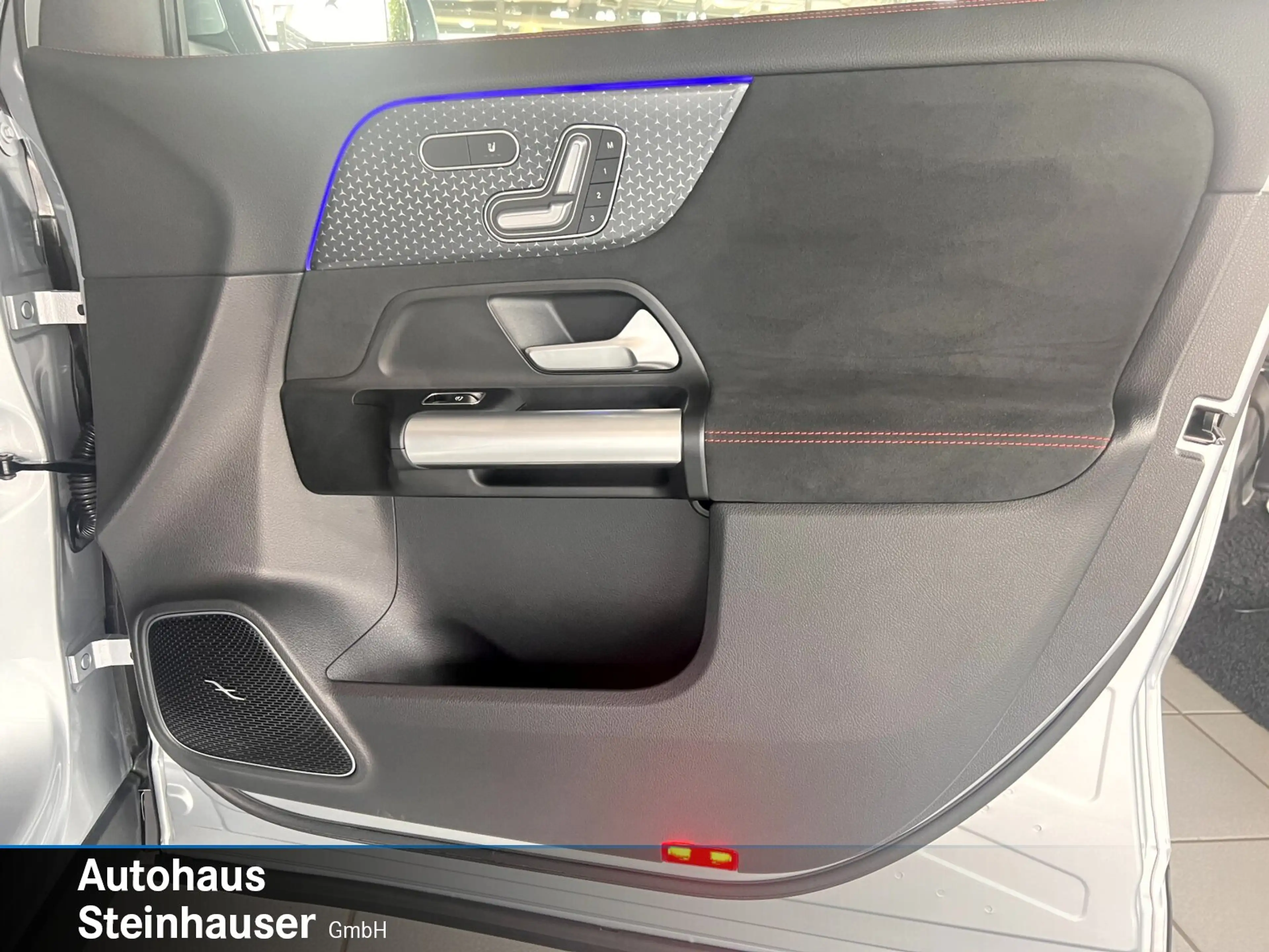 Mercedes-Benz EQA 350 EQA 350 4MATIC AMG Line Premium/Distronic/AHK Navi — photo 11