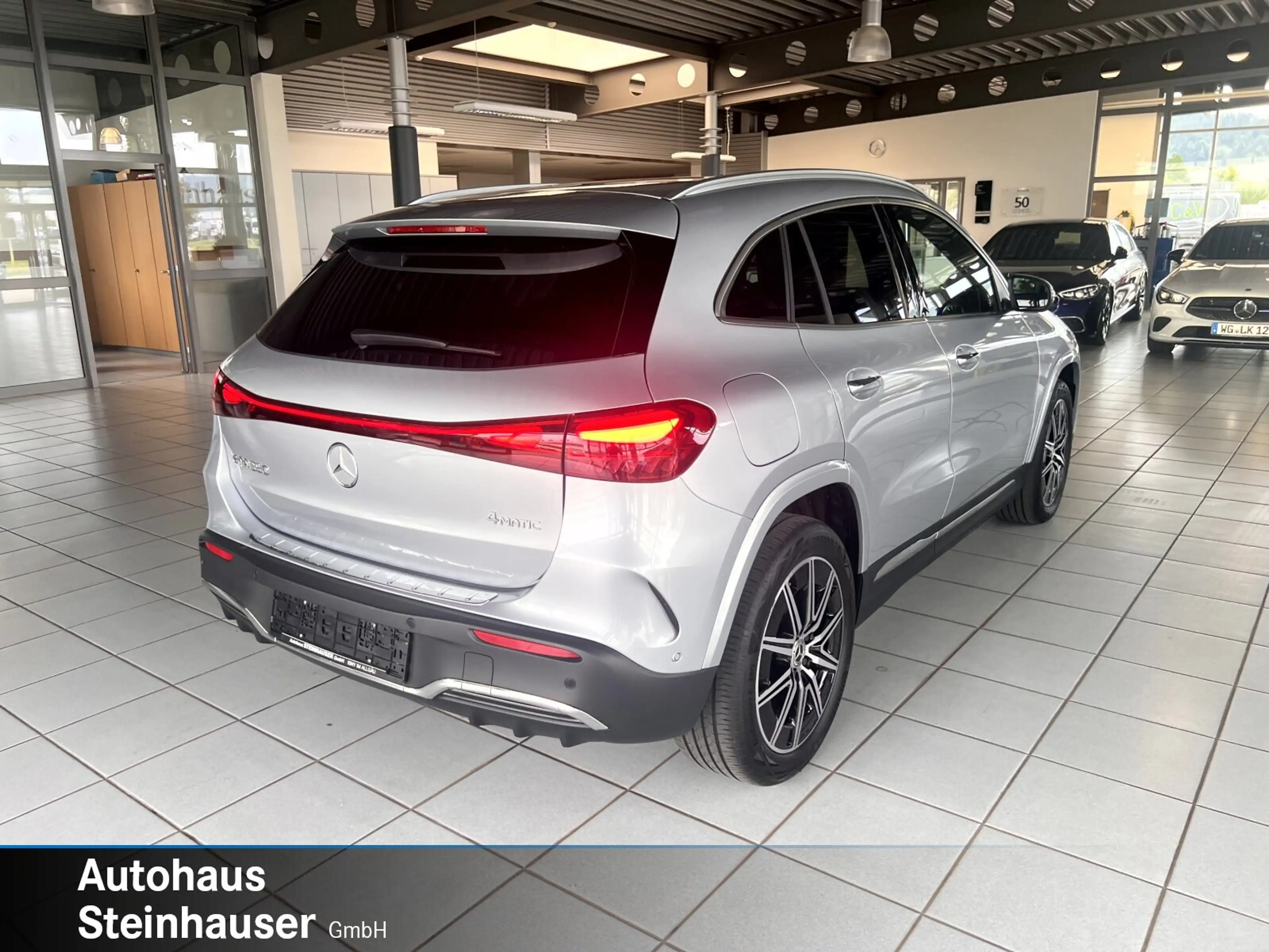 Mercedes-Benz EQA 350 EQA 350 4MATIC AMG Line Premium/Distronic/AHK Navi — photo 3