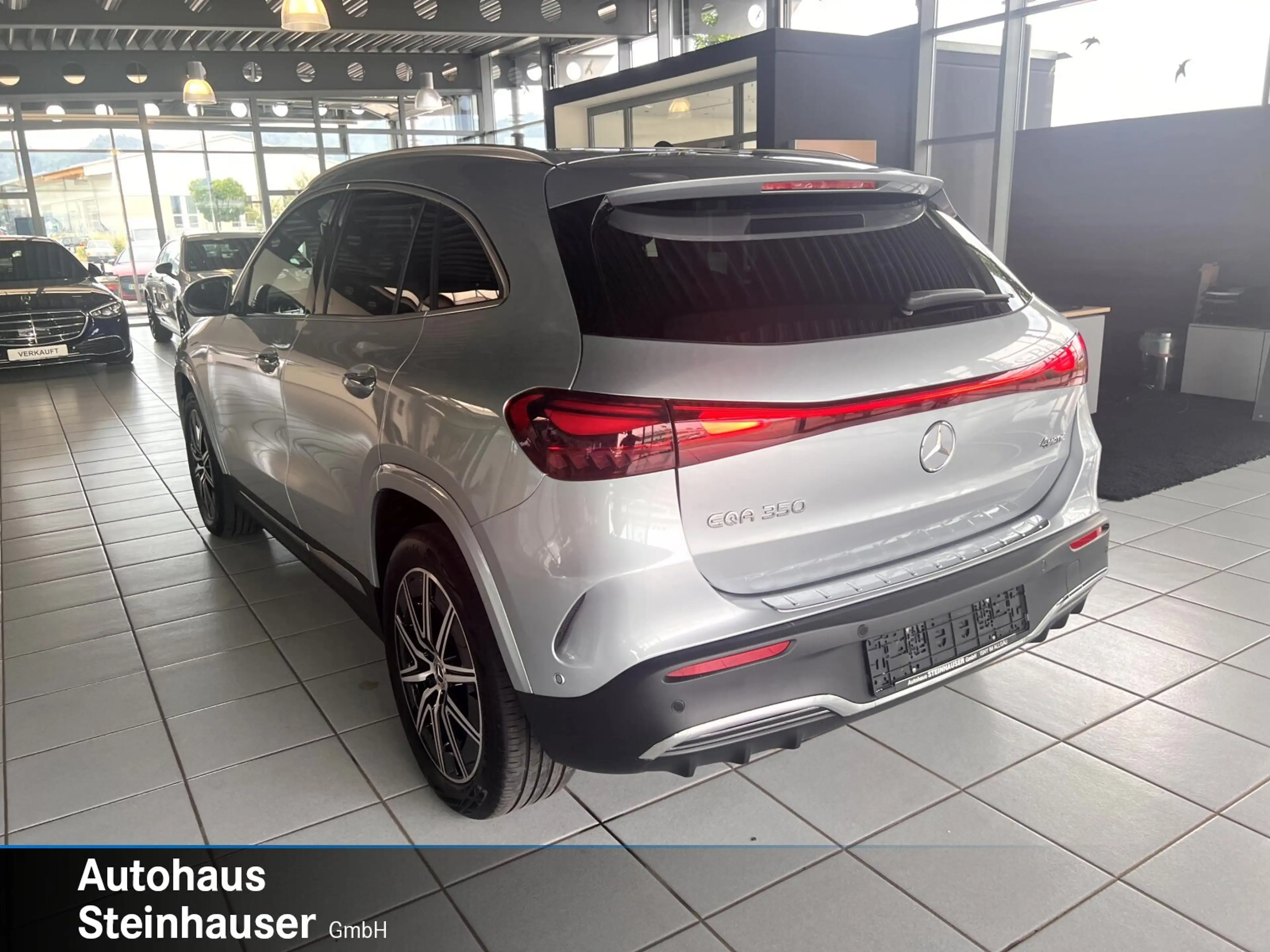 Mercedes-Benz EQA 350 EQA 350 4MATIC AMG Line Premium/Distronic/AHK Navi — photo 4
