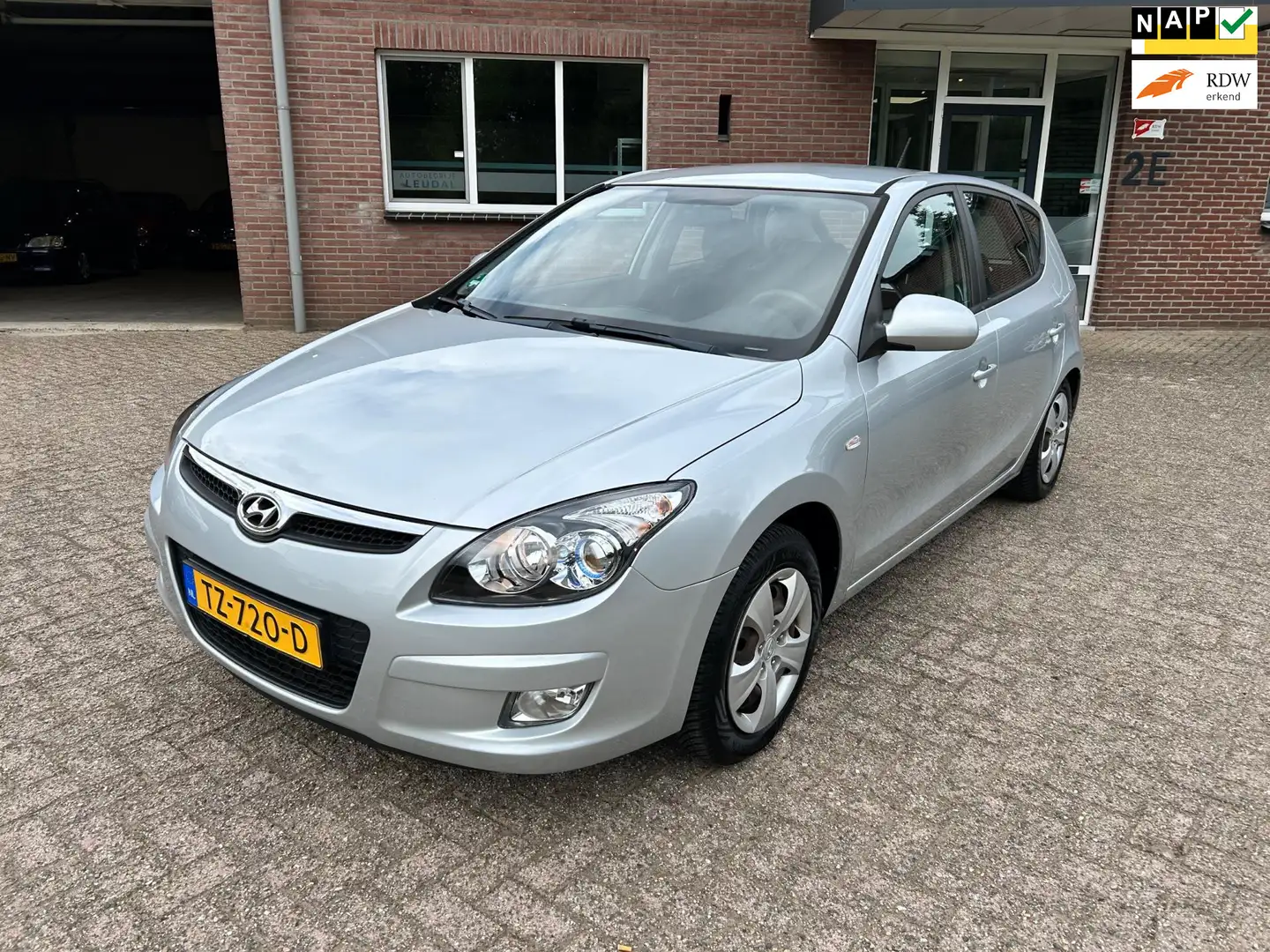 Hyundai i30 1.6i Dynamic Business //Automaat //Nieuwe APK Grijs - 1