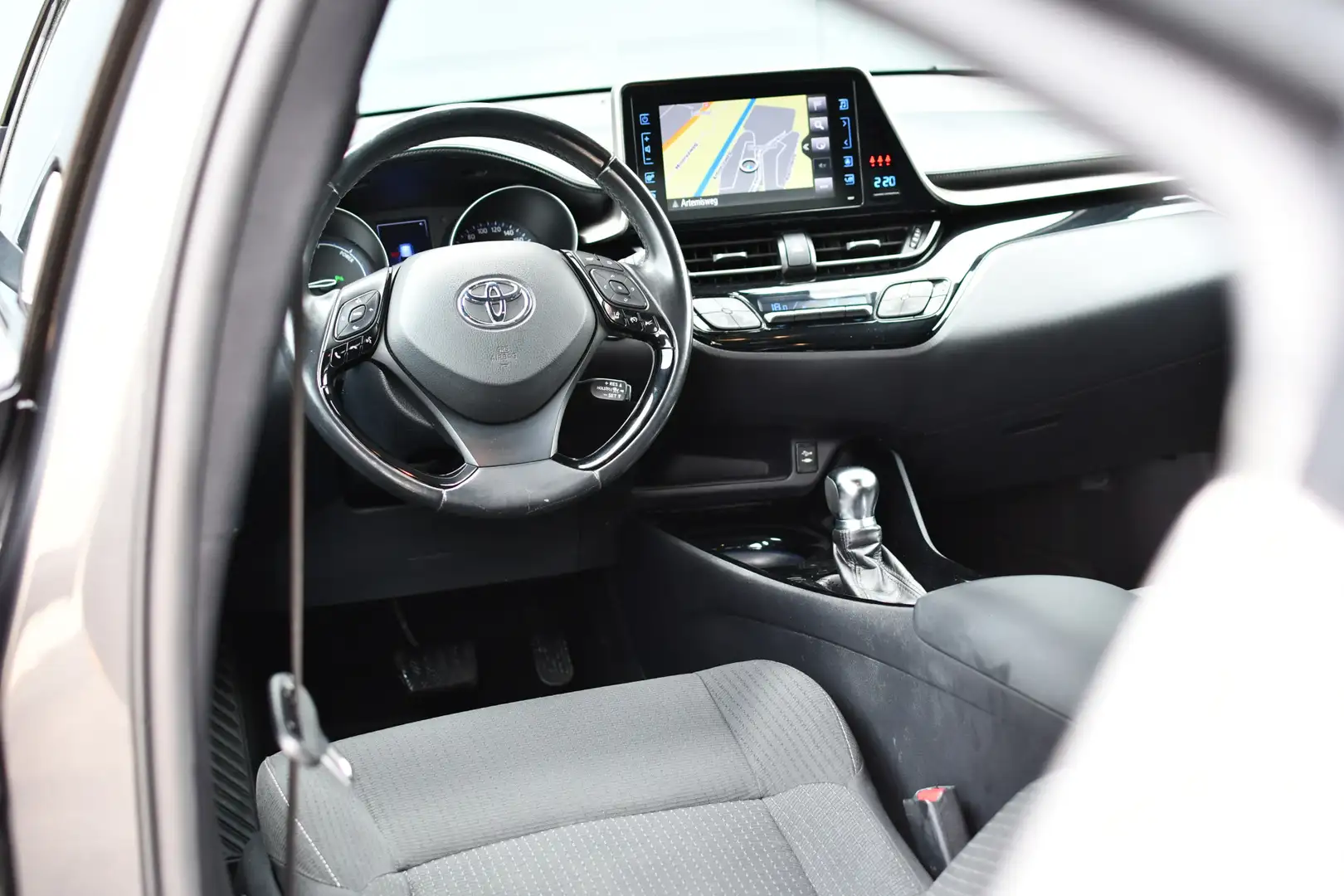 Toyota C-HR 1.8 Hybrid Style Automaat 122pk | JBL audio | Park Grijs - 2