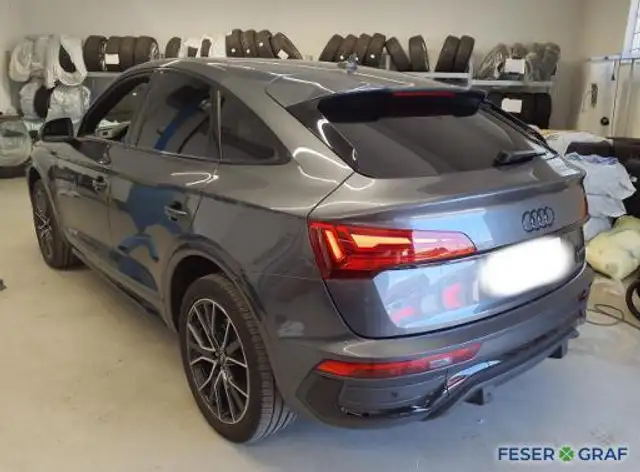 Audi Q5 view 4