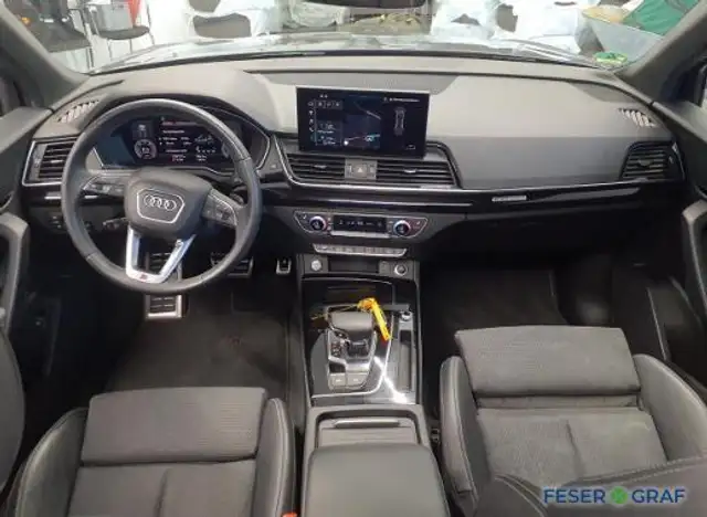 Audi Q5 view 7
