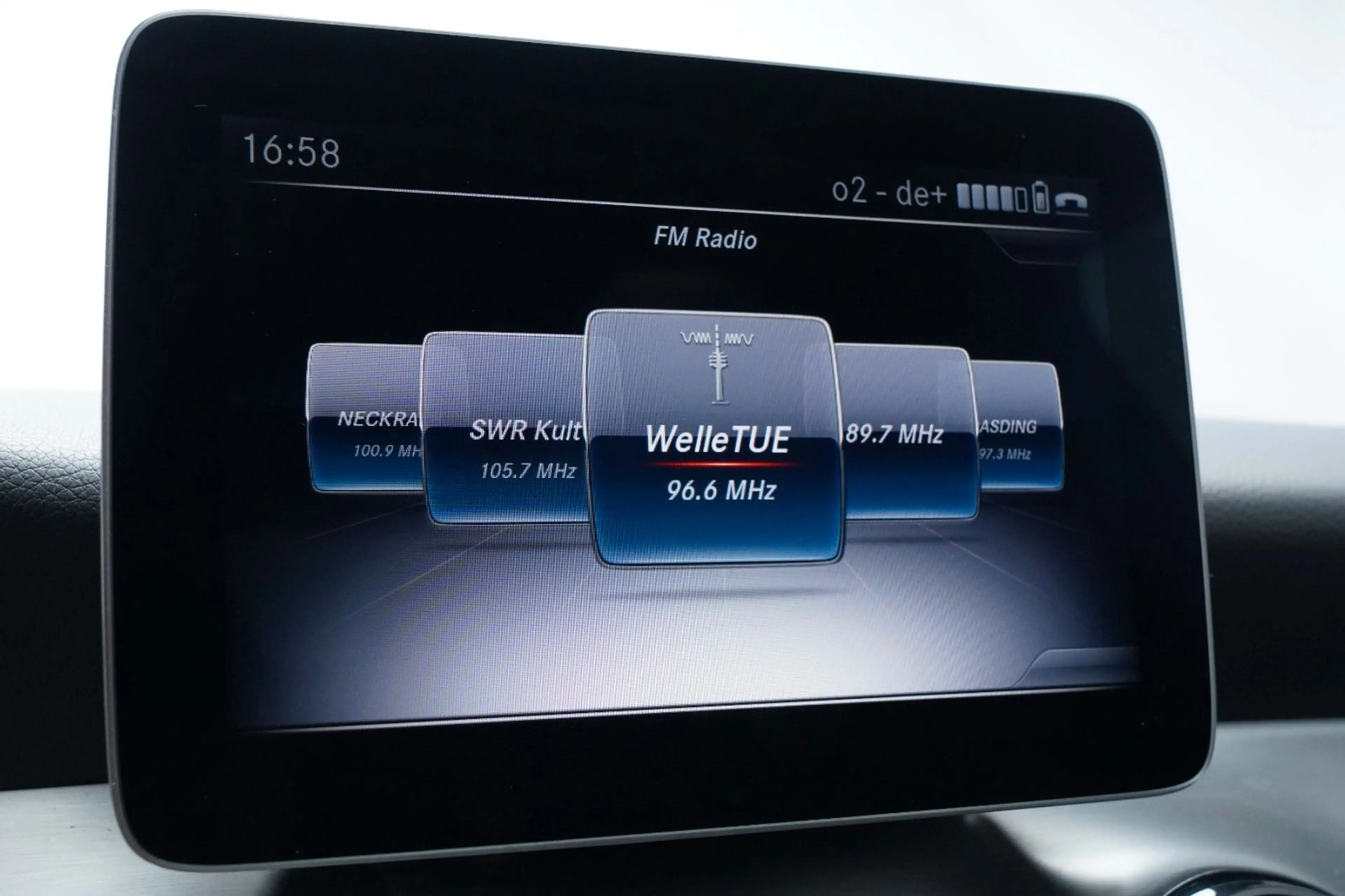 Mercedes-Benz CLA 250 4Matic Sport EU6/AMG Line/Pano/7G-DCT — photo 14