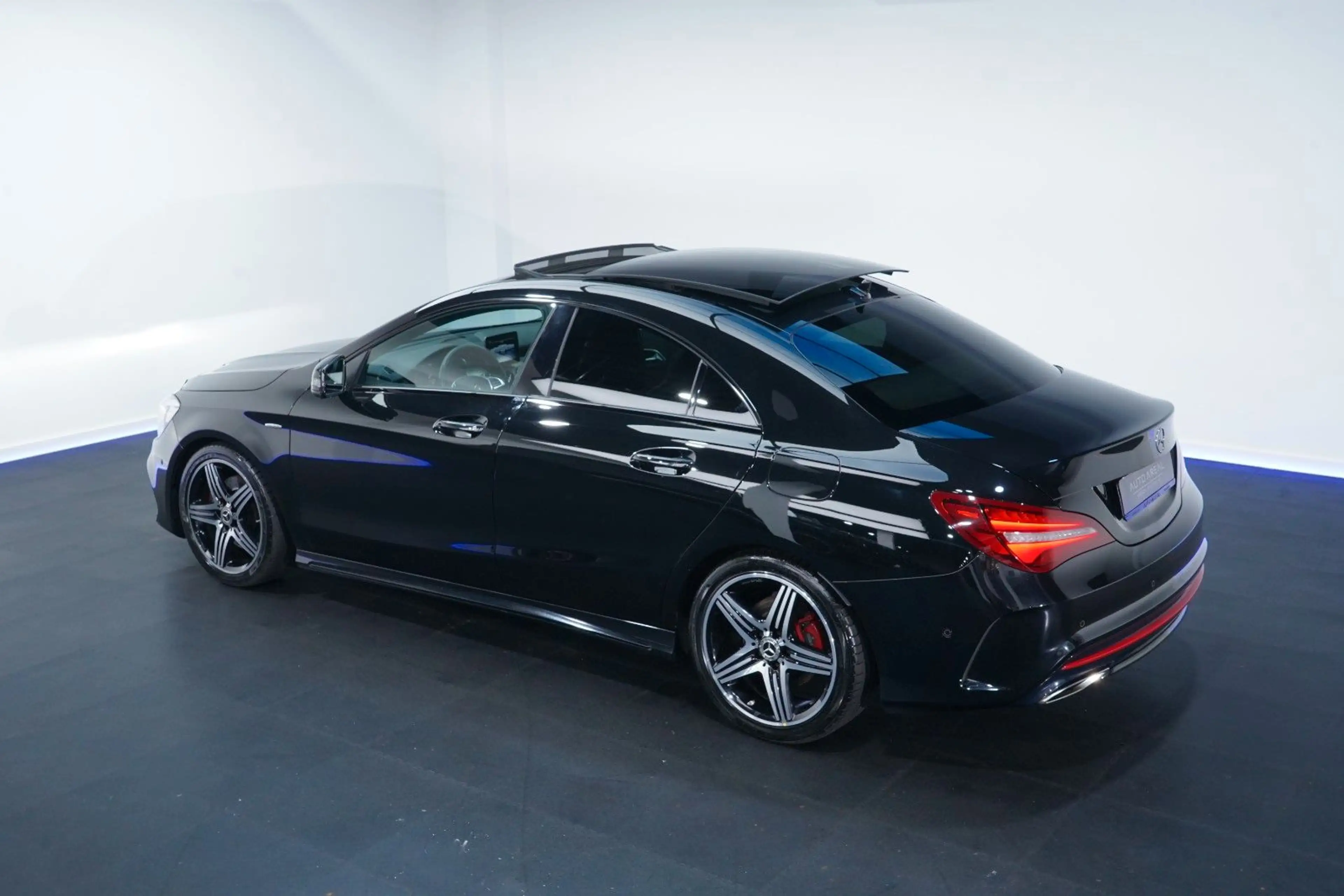 Mercedes-Benz CLA 250 4Matic Sport EU6/AMG Line/Pano/7G-DCT — photo 7