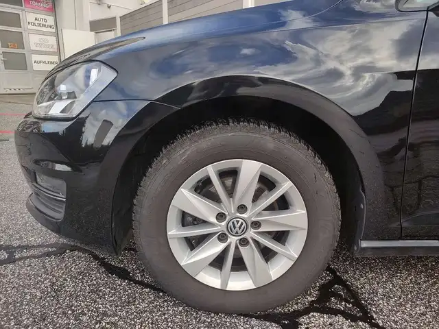 Volkswagen Golf view 5
