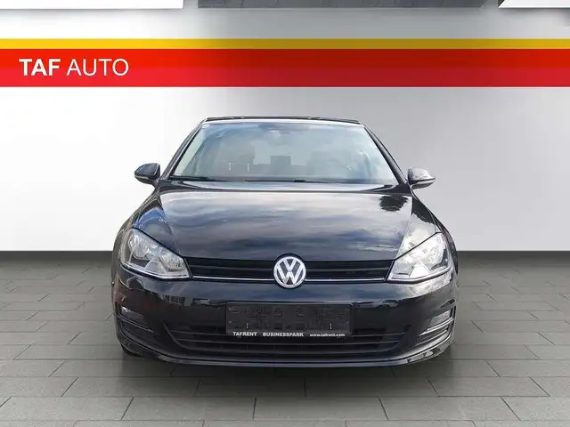 Volkswagen Golf view 3