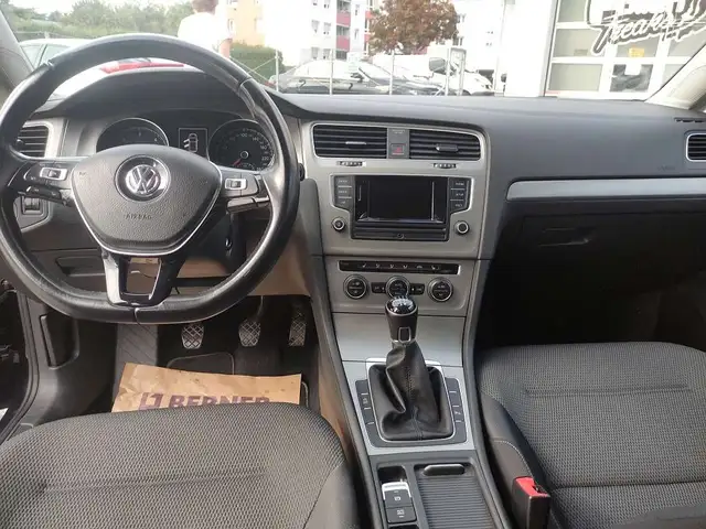 Volkswagen Golf view 12