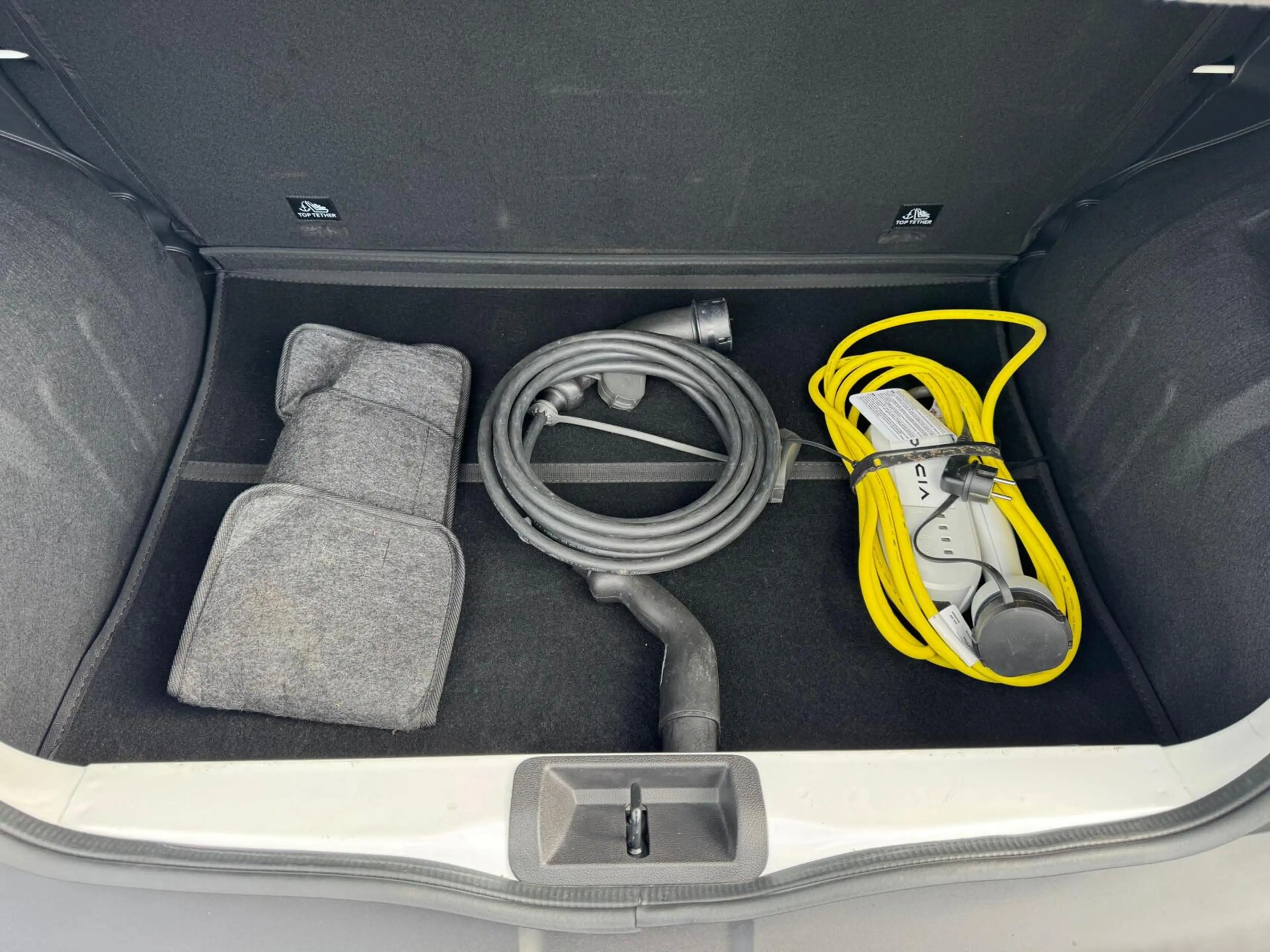 Dacia Spring Comfort Plus 27 kWh CCS/Navi/Camera/CarPlay/ — photo 18