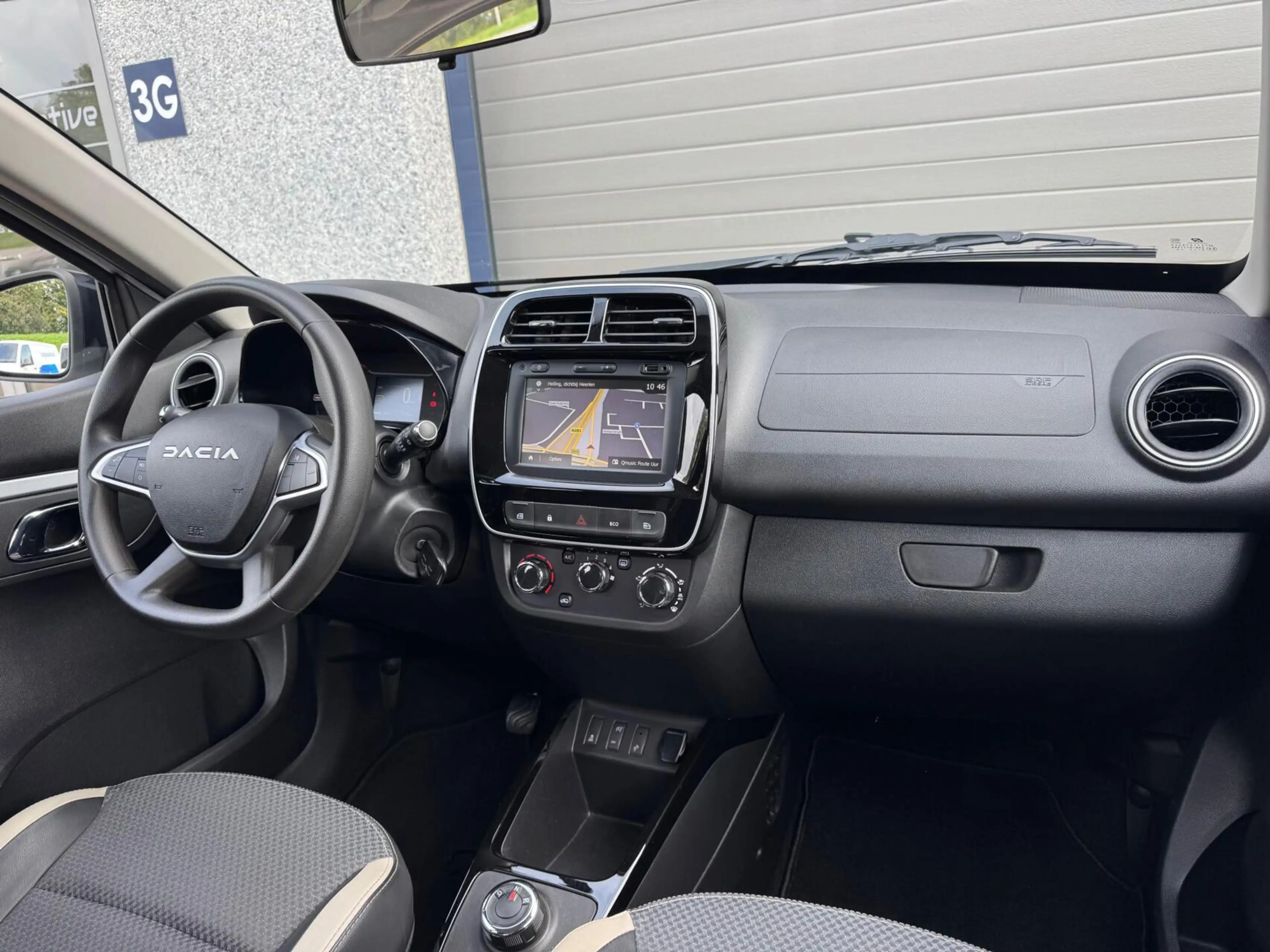 Dacia Spring Comfort Plus 27 kWh CCS/Navi/Camera/CarPlay/ — photo 11