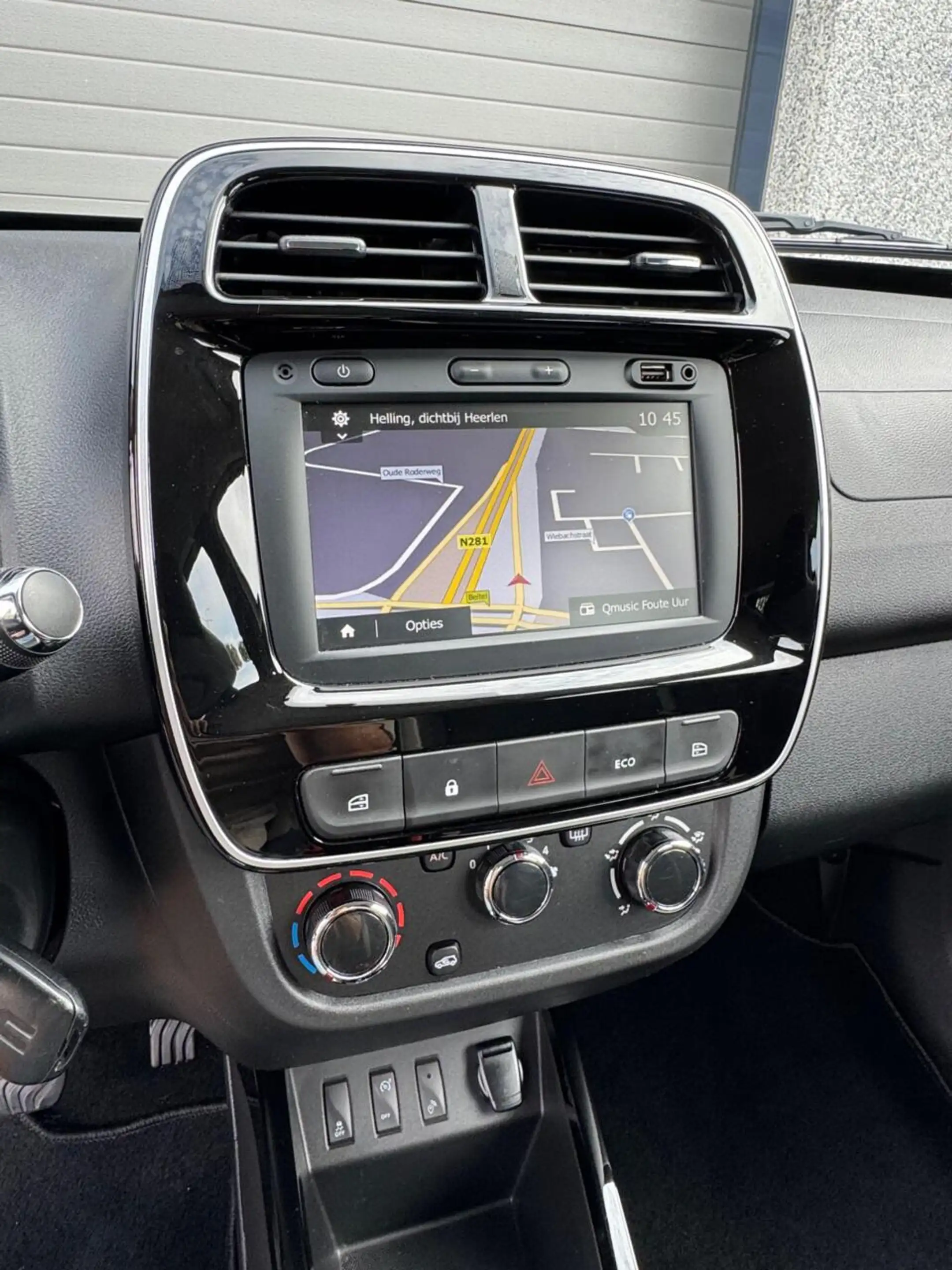 Dacia Spring Comfort Plus 27 kWh CCS/Navi/Camera/CarPlay/ — photo 12