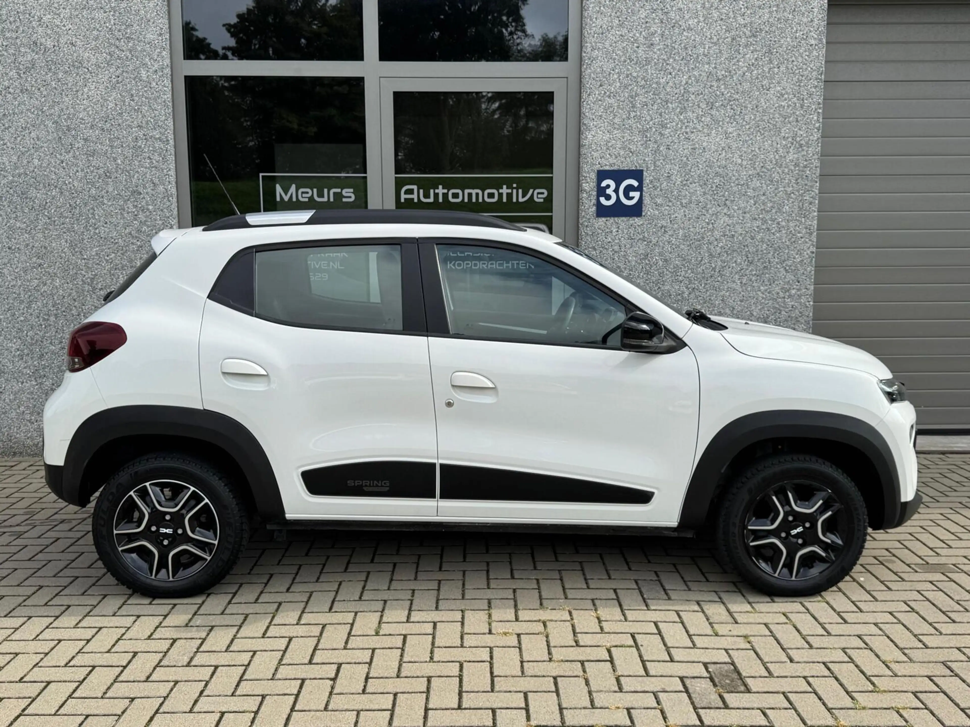Dacia Spring Comfort Plus 27 kWh CCS/Navi/Camera/CarPlay/ — photo 6