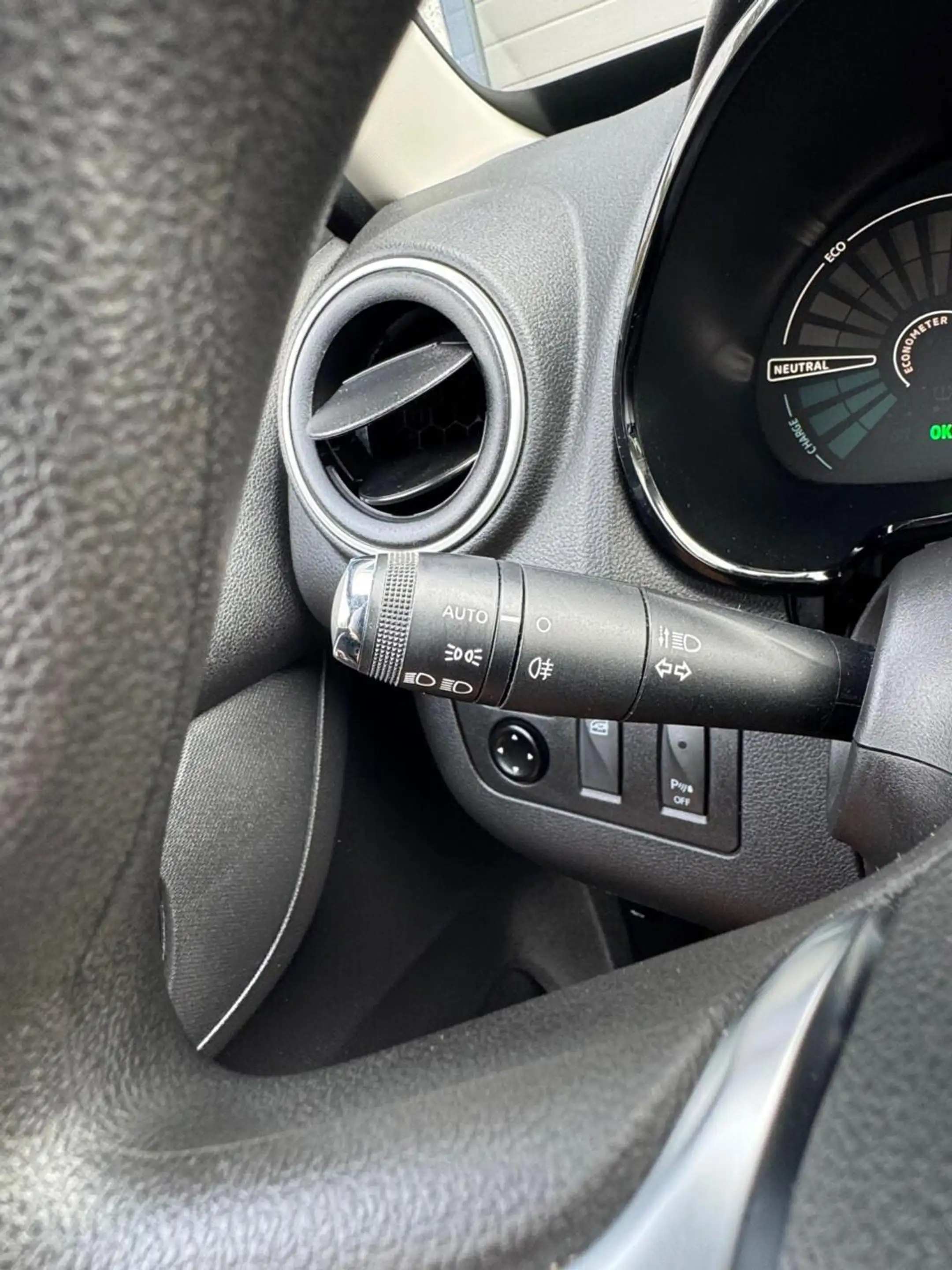 Dacia Spring Comfort Plus 27 kWh CCS/Navi/Camera/CarPlay/ — photo 16