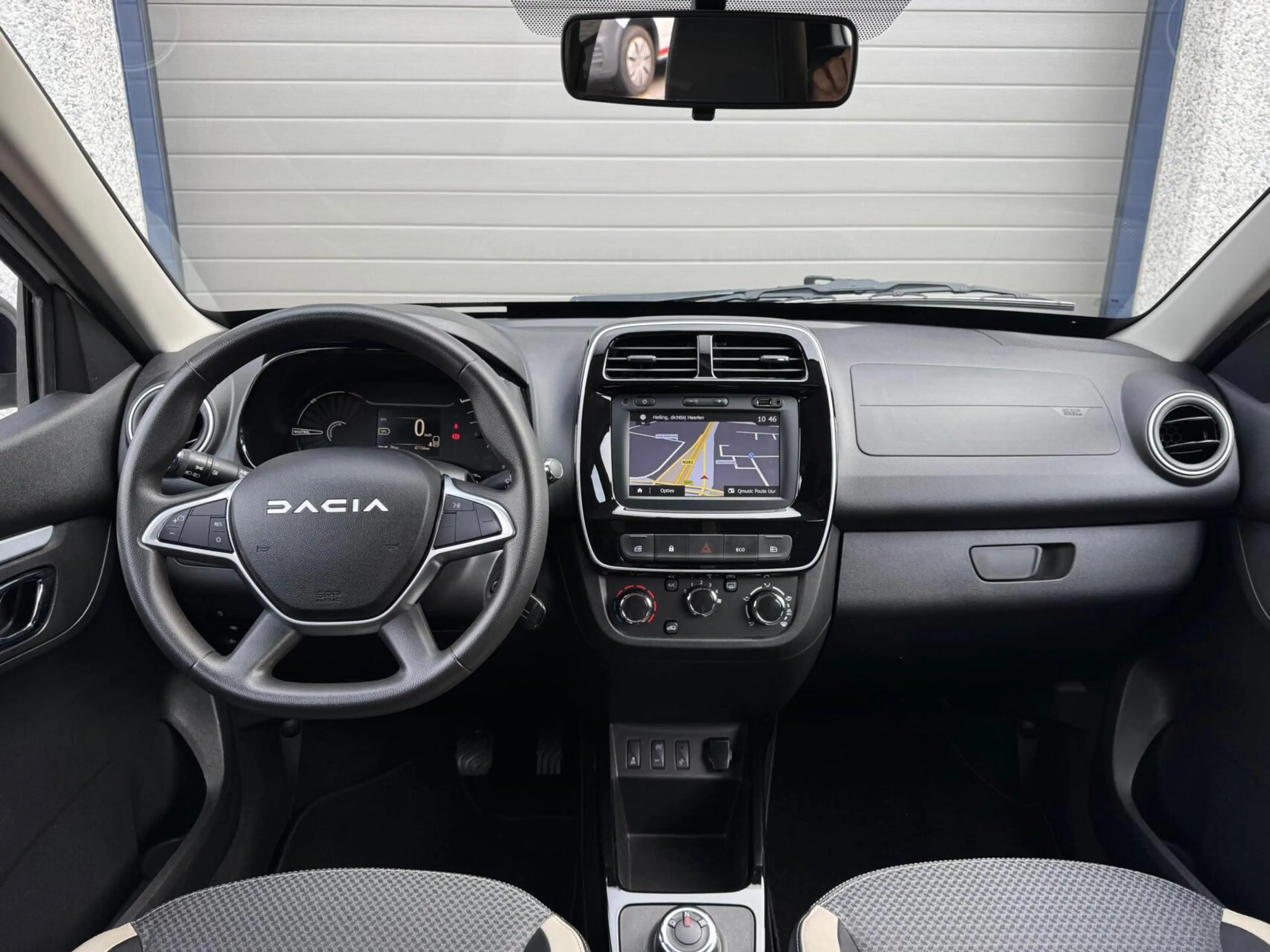 Dacia Spring Comfort Plus 27 kWh CCS/Navi/Camera/CarPlay/ — photo 8