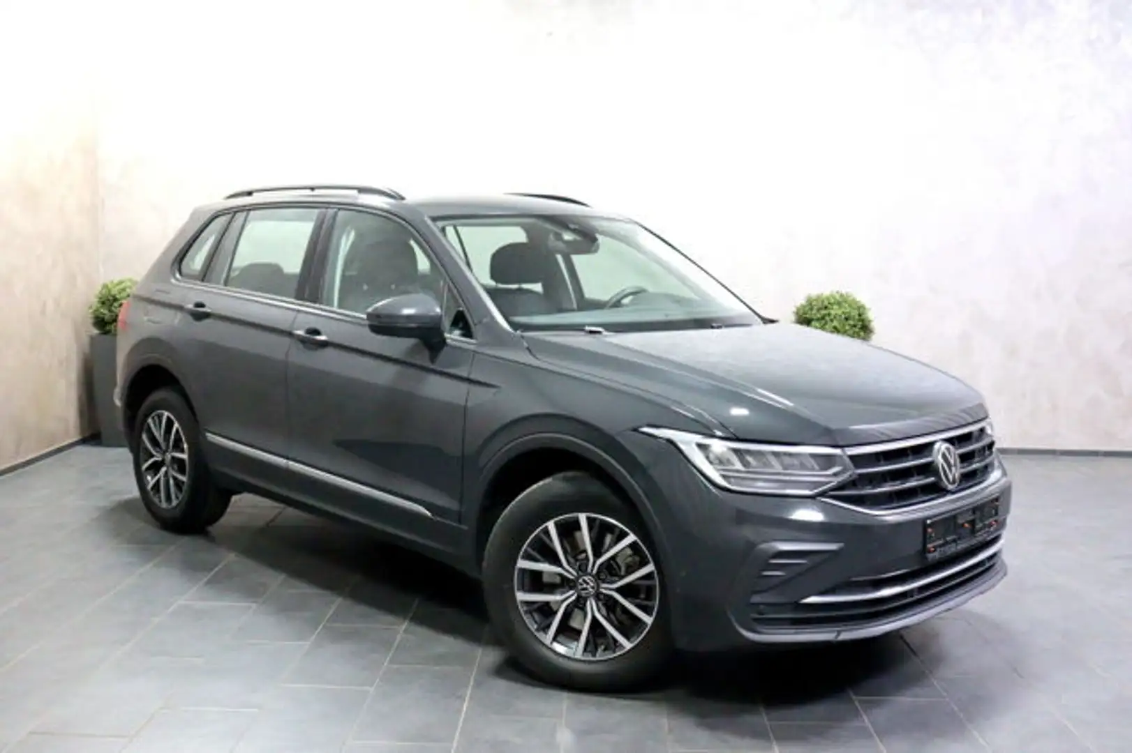 Volkswagen Tiguan Life eHybrid DSG AHK VIRTUAL HUD ACC LED Gris - 2