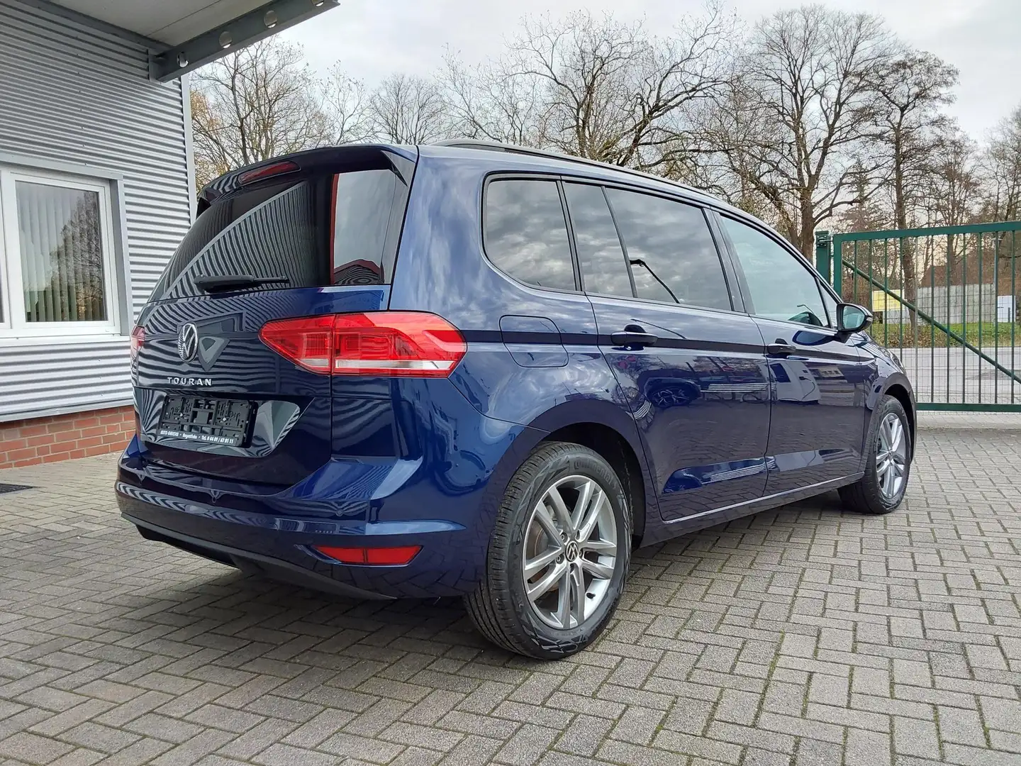 Volkswagen Touran 1.5 TSI DSG Comfortline ACC/SHZ/LED/PDC/KAM/NAV... Blau - 2