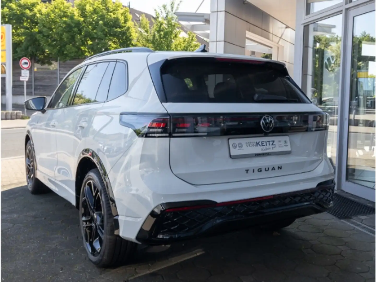 Volkswagen Tiguan 1.5 110 kW R-Line Sportpaket HUD Navi Digitales Co Weiß - 2