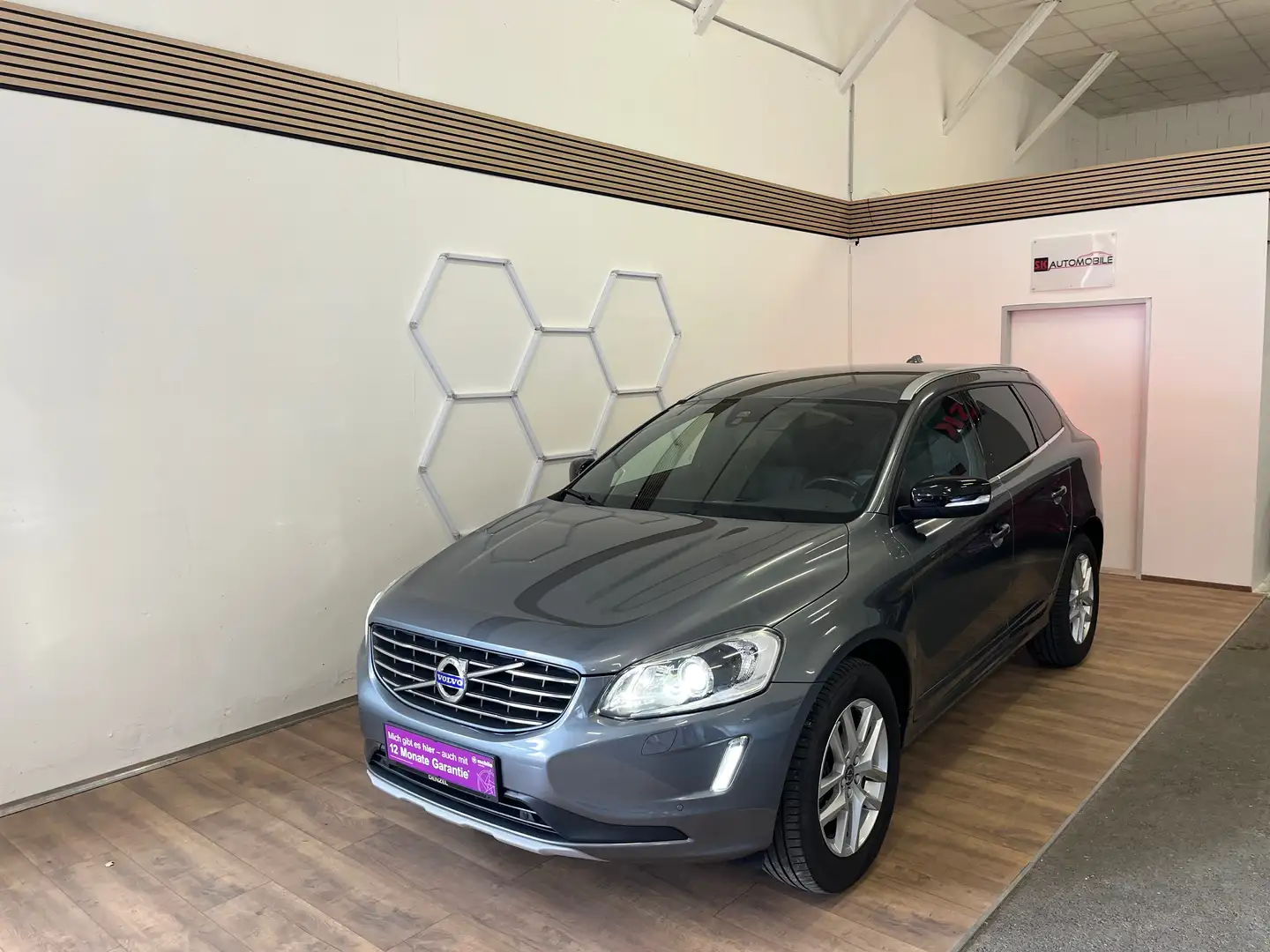 Volvo XC60 Kinetic 2WD Grau - 1