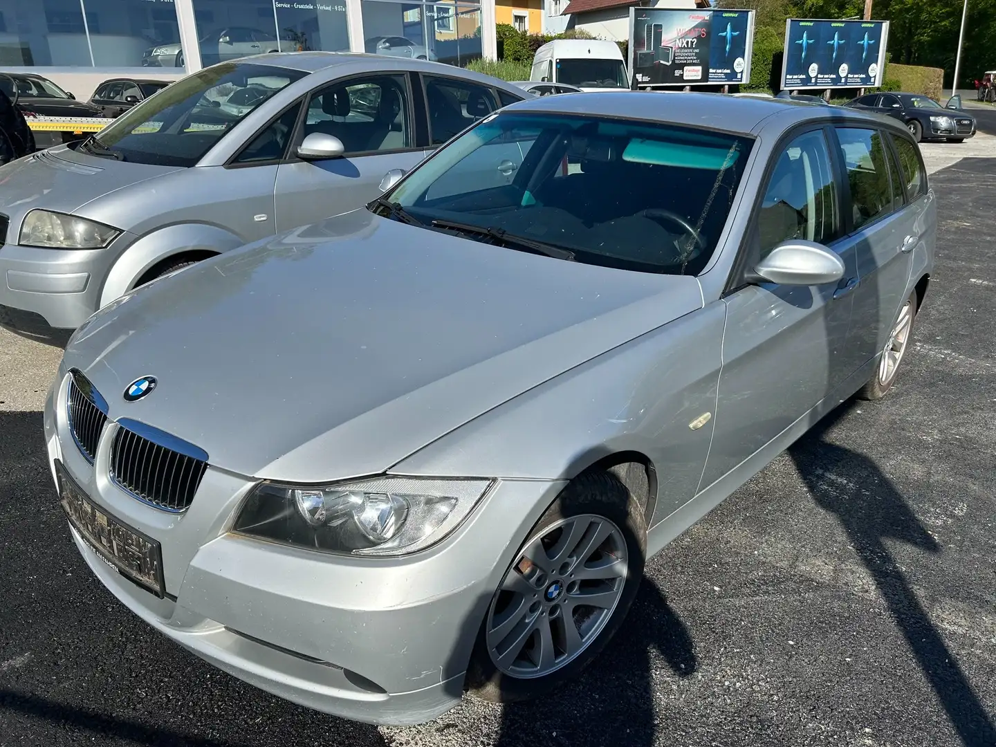 BMW 318 318d Grau - 1