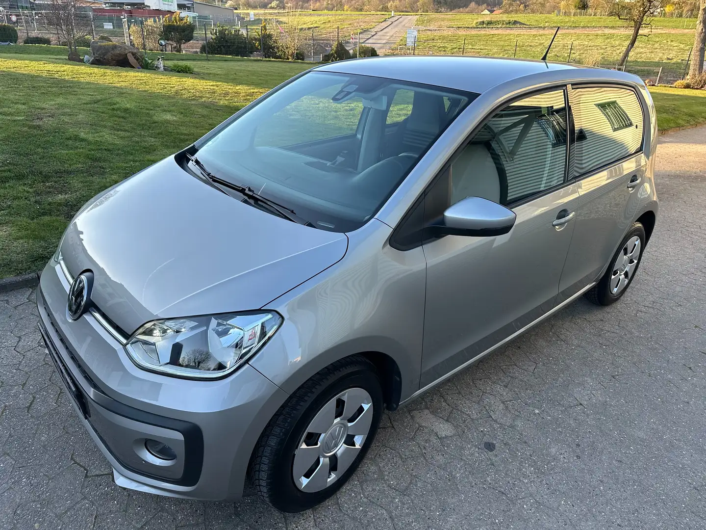 Volkswagen up! move up! BMT/Start-Stopp SHZ Tempomat Klimatronic Grau - 1