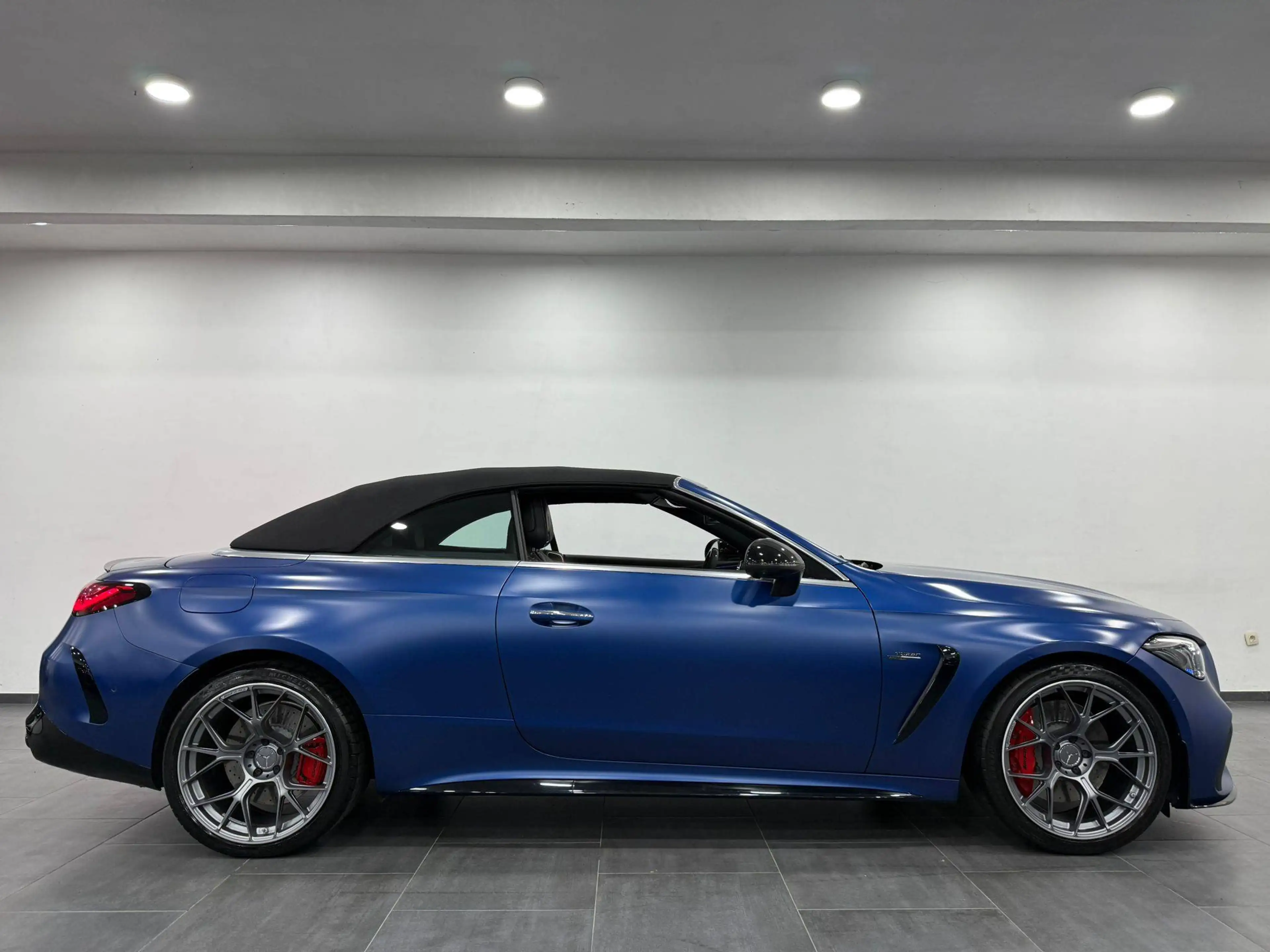 Mercedes-Benz CLE 53 AMG Cabrio 4-Matic Performance Seats Blue Spectral Magno(MAT) Full Full Options — photo 4