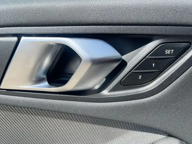 BMW 2 Series view 14