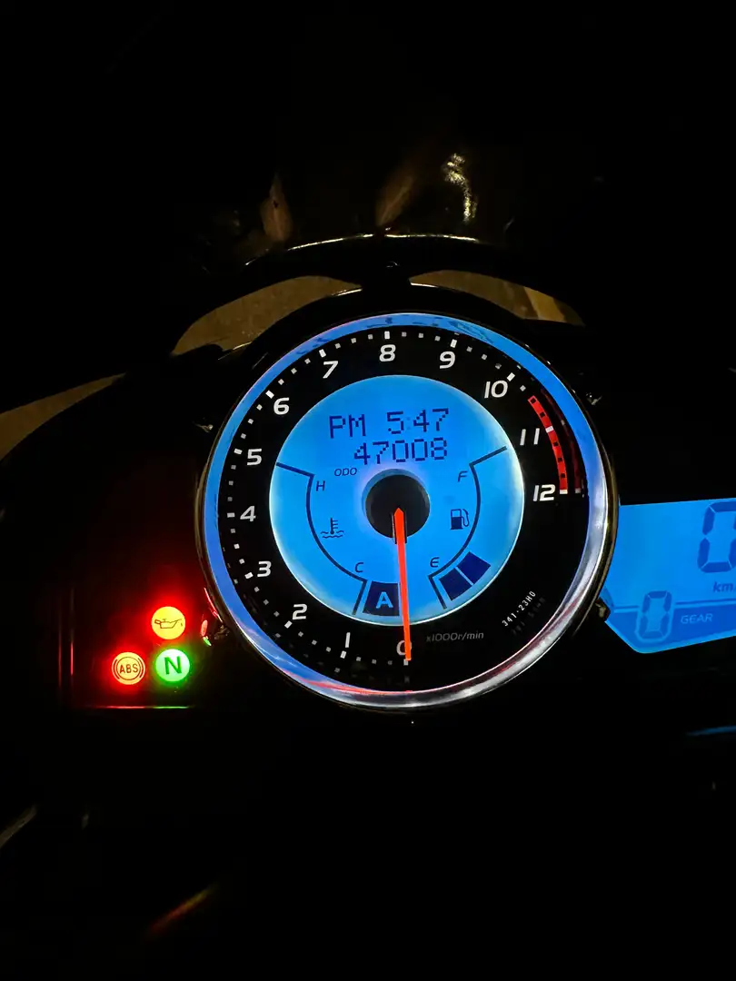 Suzuki GSX 1300 B-King Negro - 2