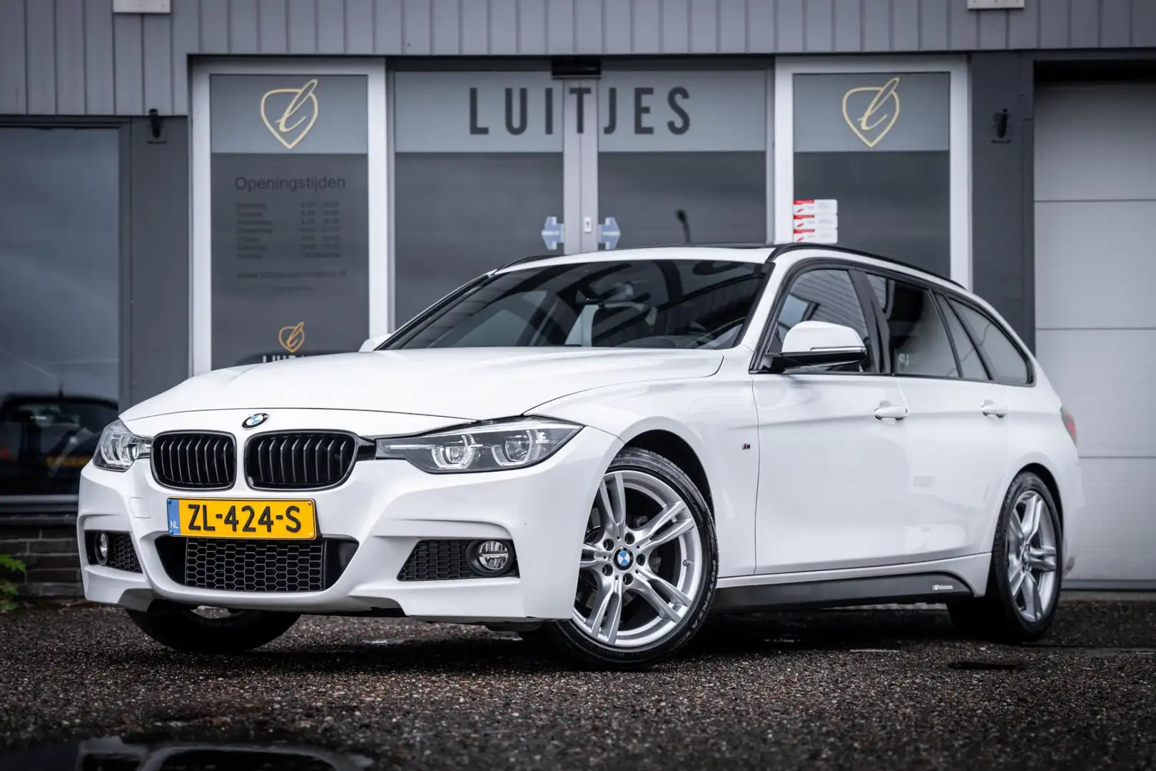 BMW 320 3-serie Touring 320i M-Sport I Pano-dak I Leder I Wit - 1