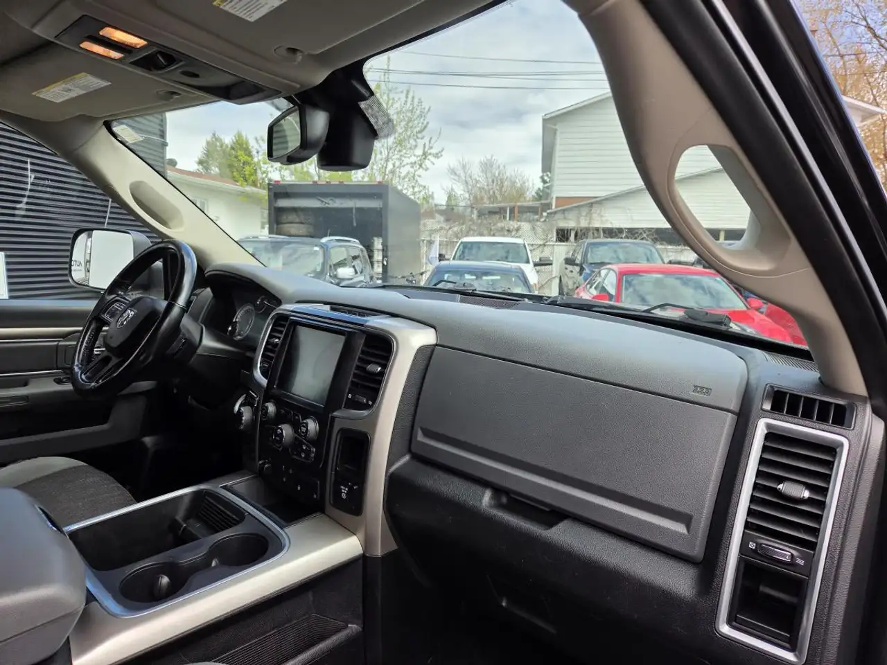 RAM 1500 снимка RAM 1500