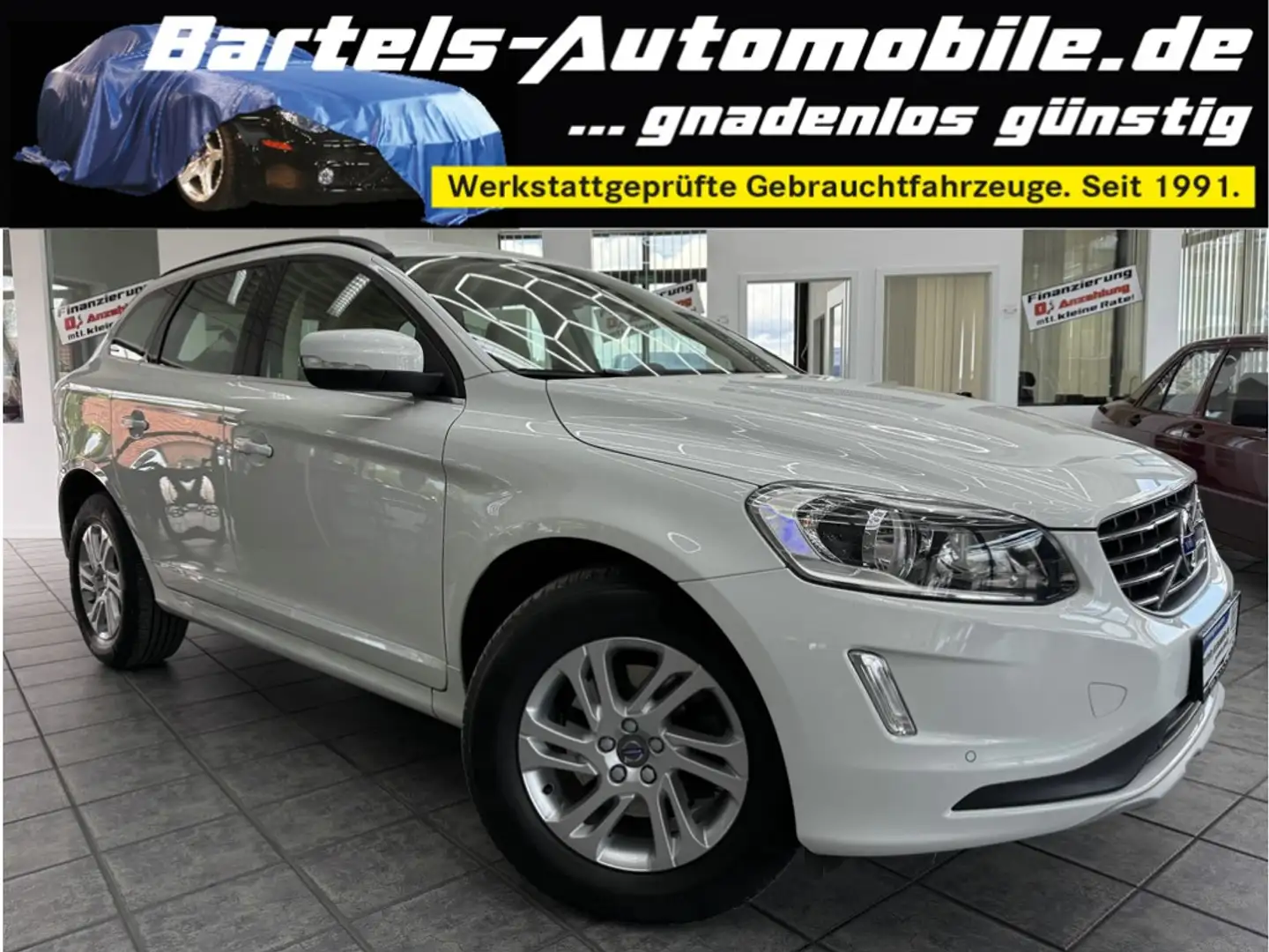 Volvo XC60 D4 AWD Momentum, Leder, Navi, Autom., AHK White - 1