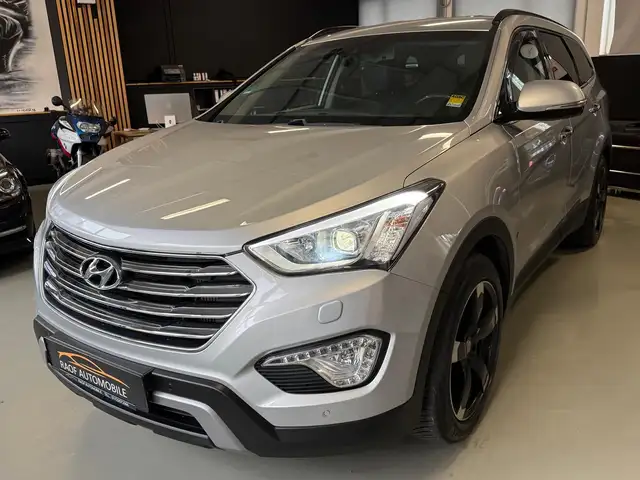 Hyundai Grand Santa Fe Premium 4WD 2.2 7-SITZER BI-XENON