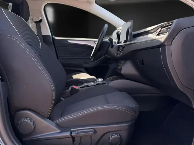 Ford Focus view 14