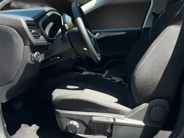 Ford Focus view 15