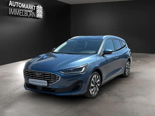 Ford Focus view 3