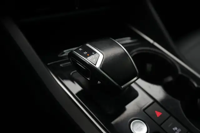 Volkswagen Touareg view 16